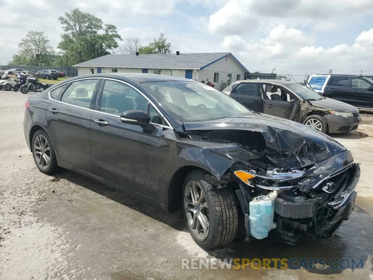 4 Photograph of a damaged car 3FA6P0CD9KR225935 FORD FUSION 2019