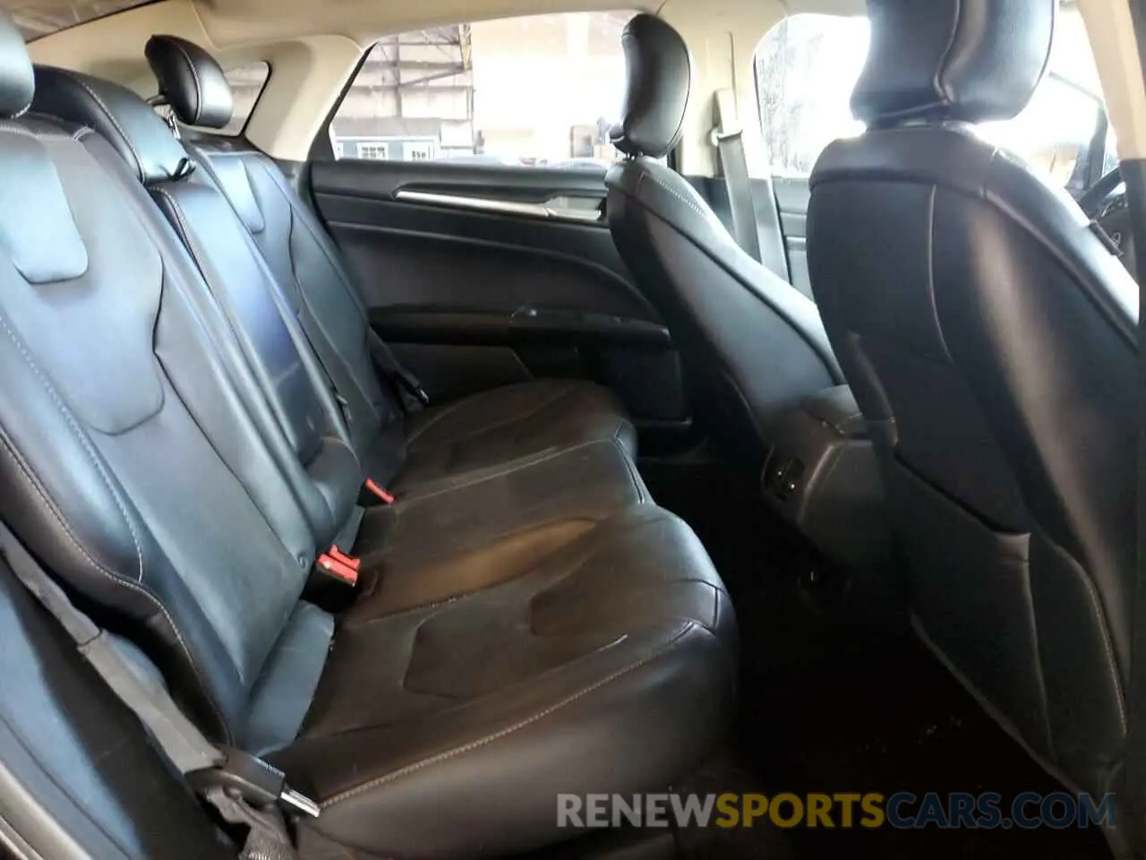 10 Photograph of a damaged car 3FA6P0D90KR116340 FORD FUSION 2019