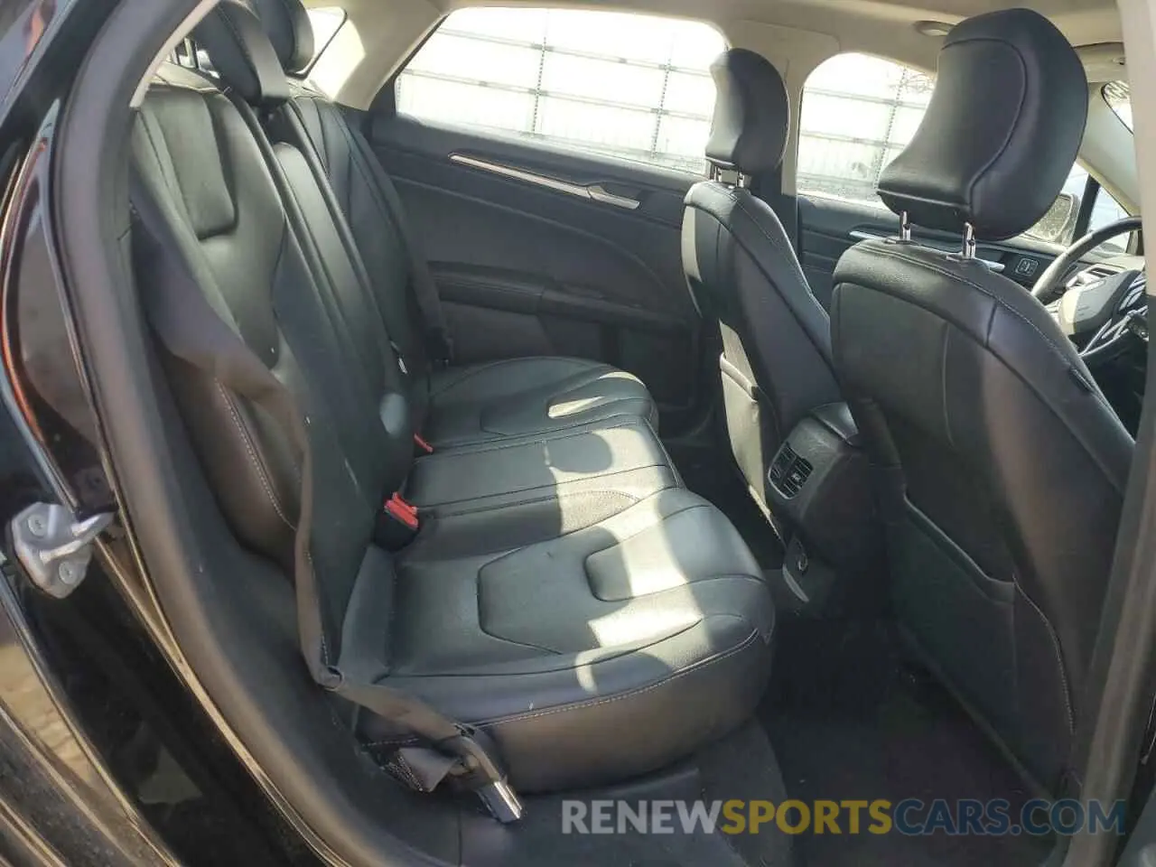 10 Photograph of a damaged car 3FA6P0D91KR124124 FORD FUSION 2019