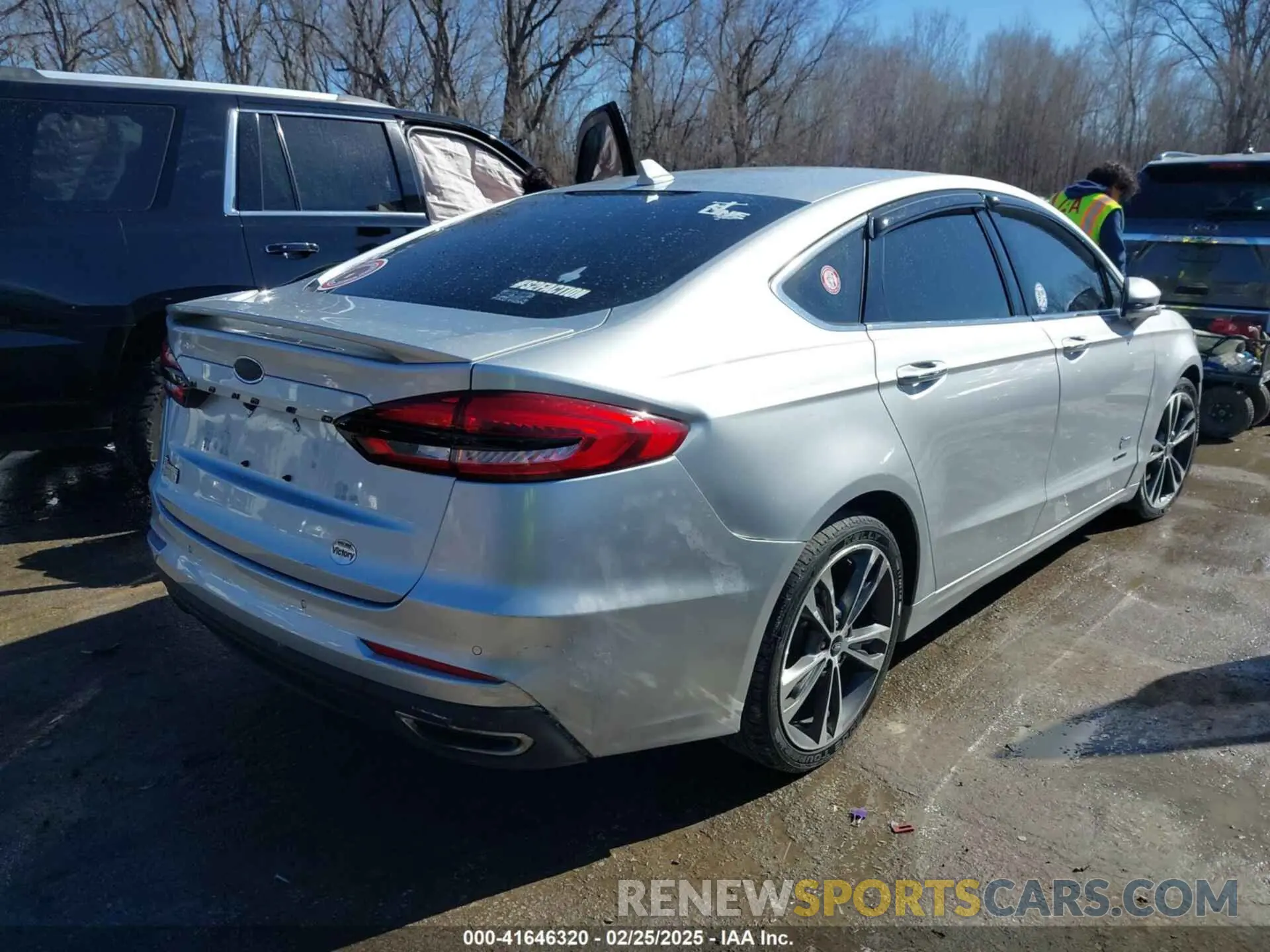 4 Фотография поврежденного автомобиля 3FA6P0D91KR187109 FORD FUSION 2019