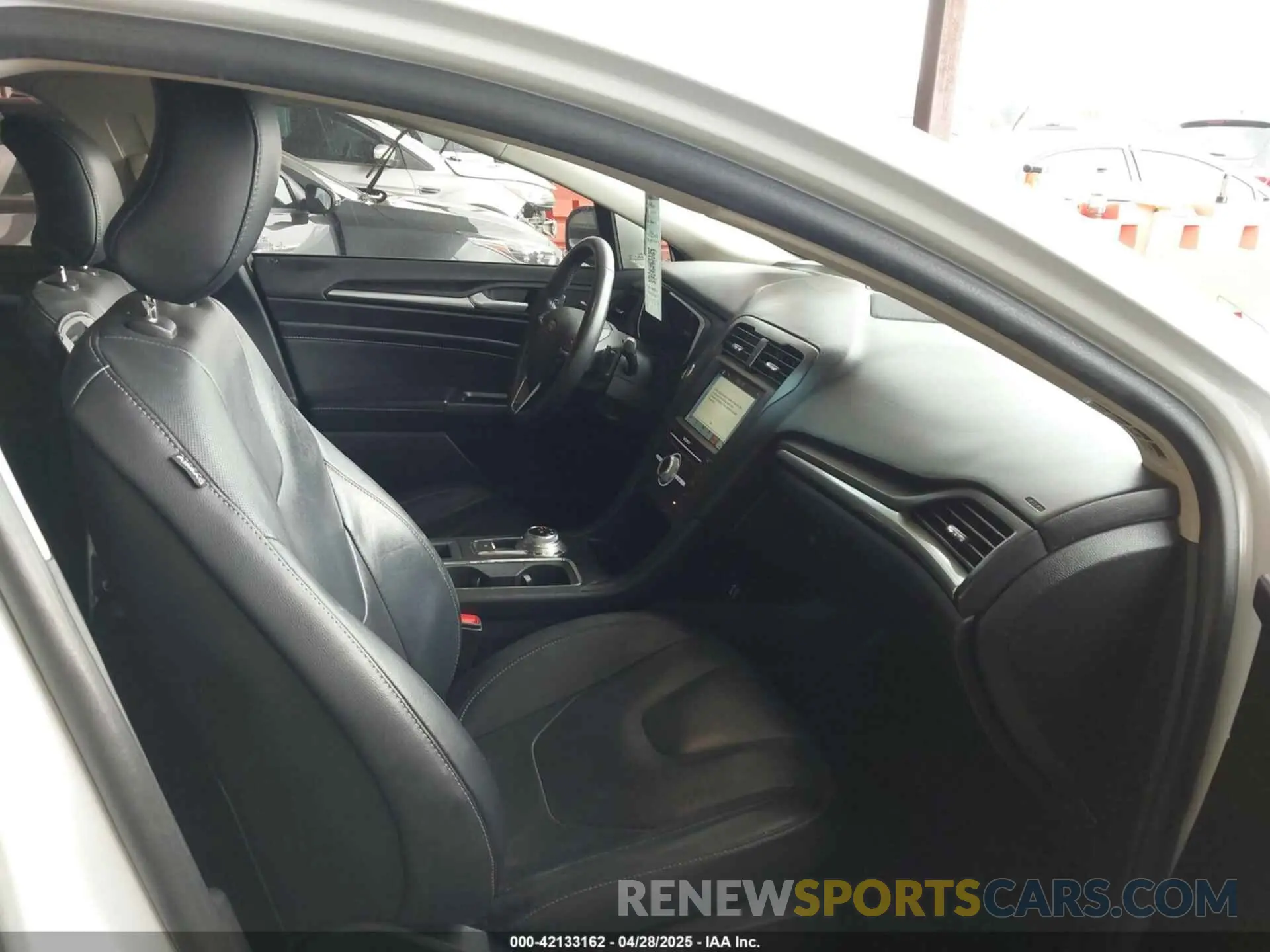 5 Photograph of a damaged car 3FA6P0D93KR124206 FORD FUSION 2019