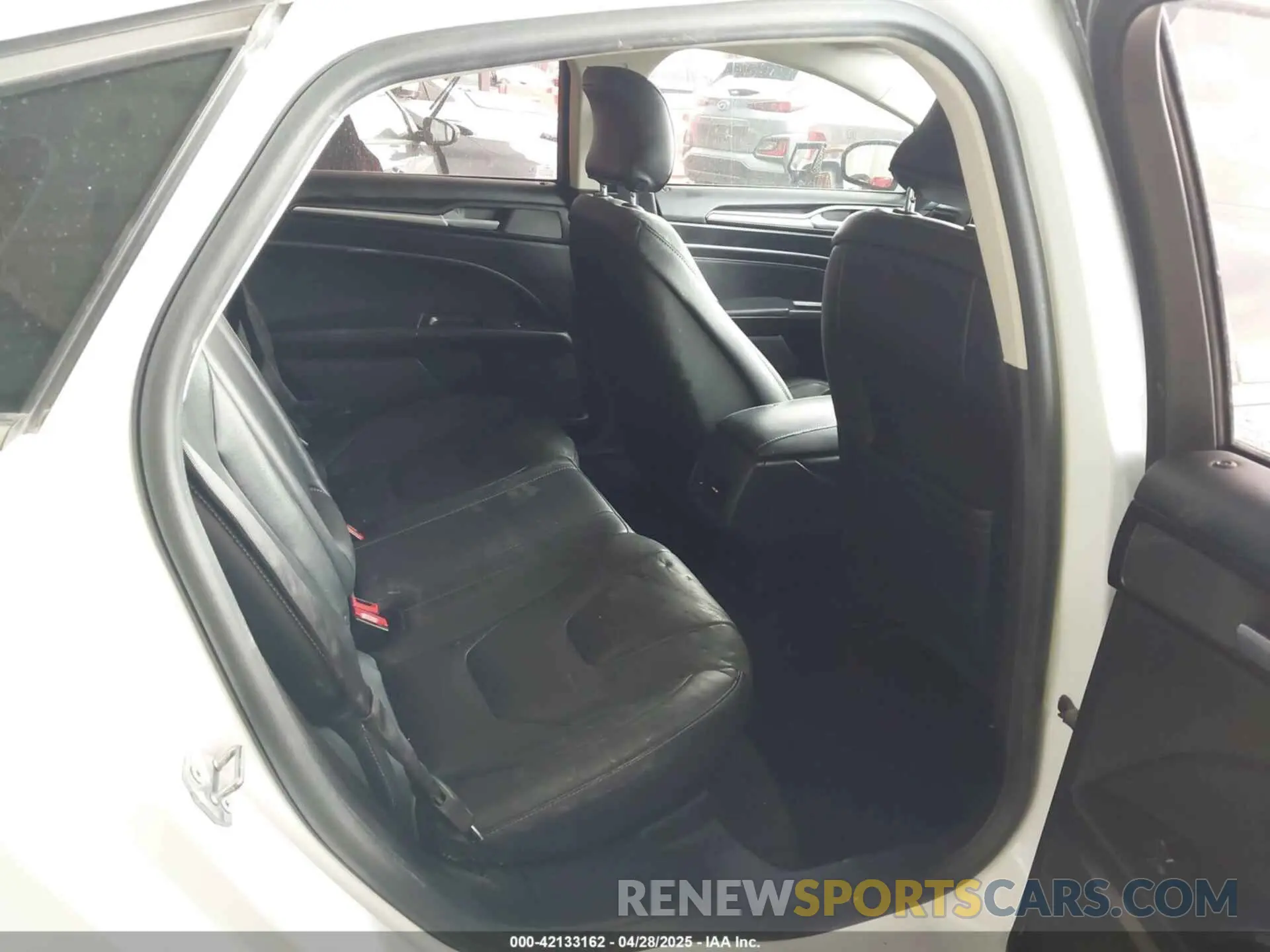 8 Photograph of a damaged car 3FA6P0D93KR124206 FORD FUSION 2019