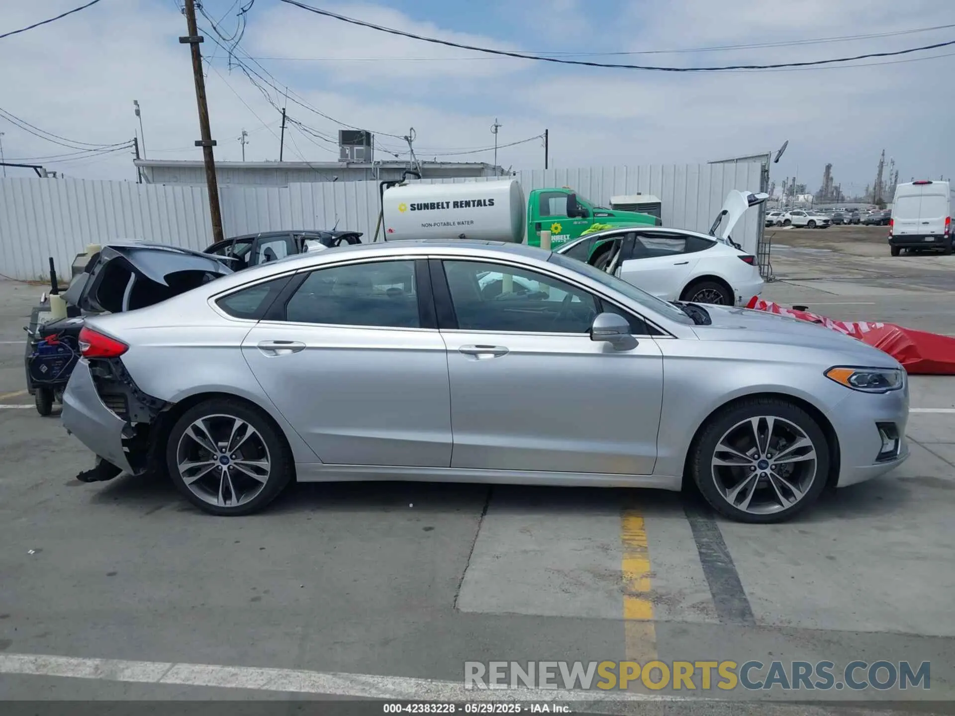 13 Photograph of a damaged car 3FA6P0D93KR153088 FORD FUSION 2019
