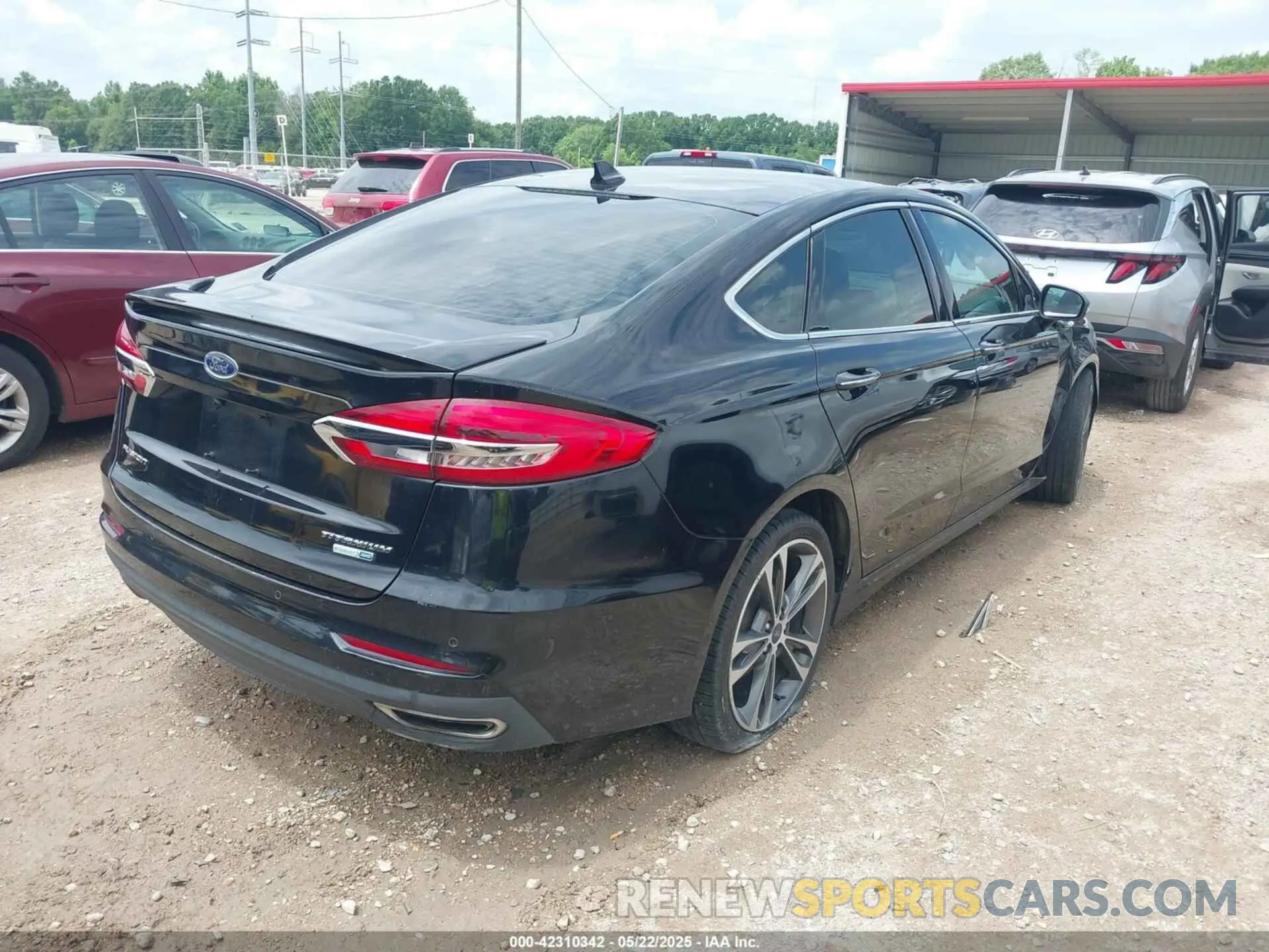 4 Photograph of a damaged car 3FA6P0D93KR184342 FORD FUSION 2019