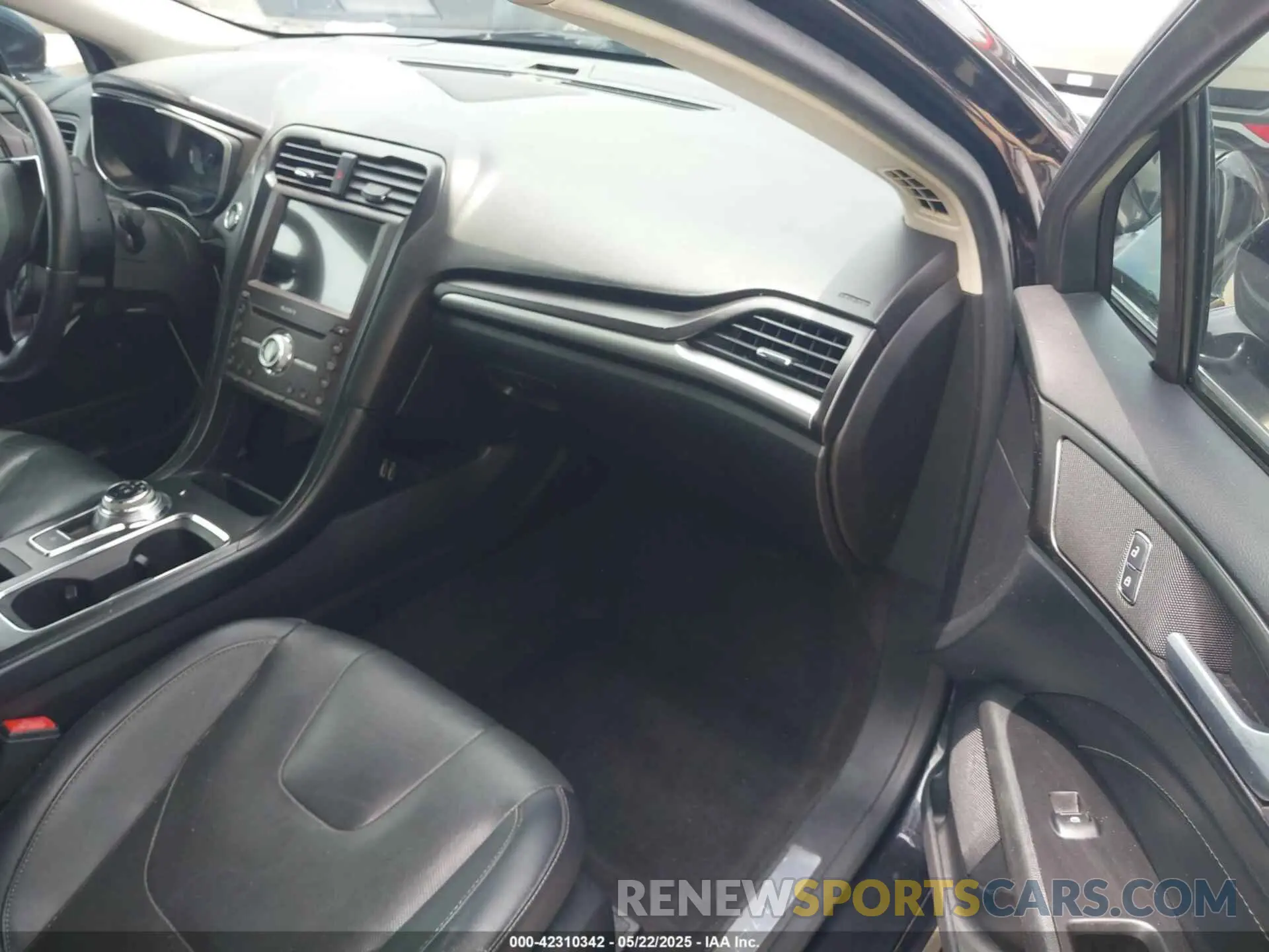 5 Photograph of a damaged car 3FA6P0D93KR184342 FORD FUSION 2019