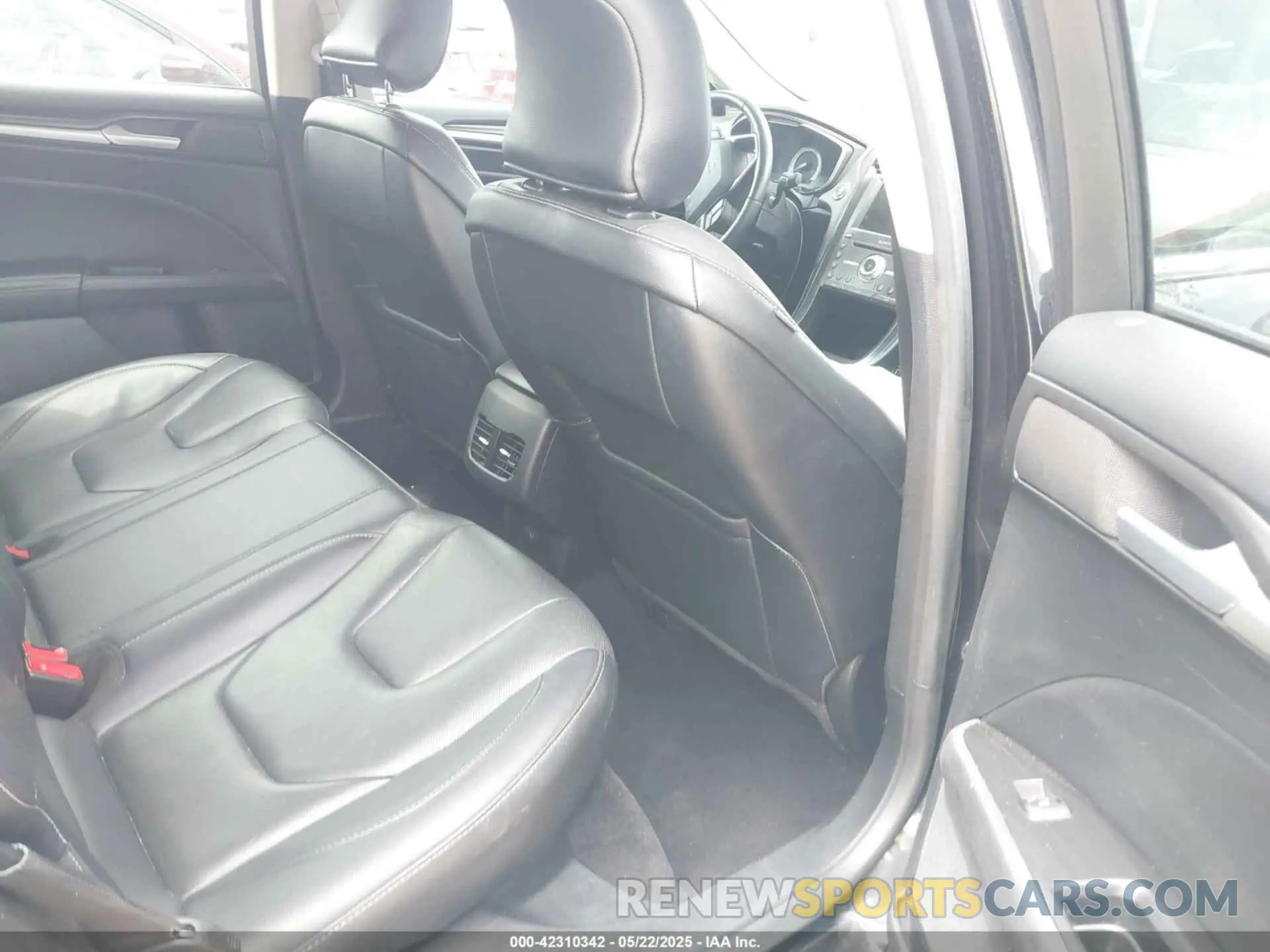 8 Photograph of a damaged car 3FA6P0D93KR184342 FORD FUSION 2019