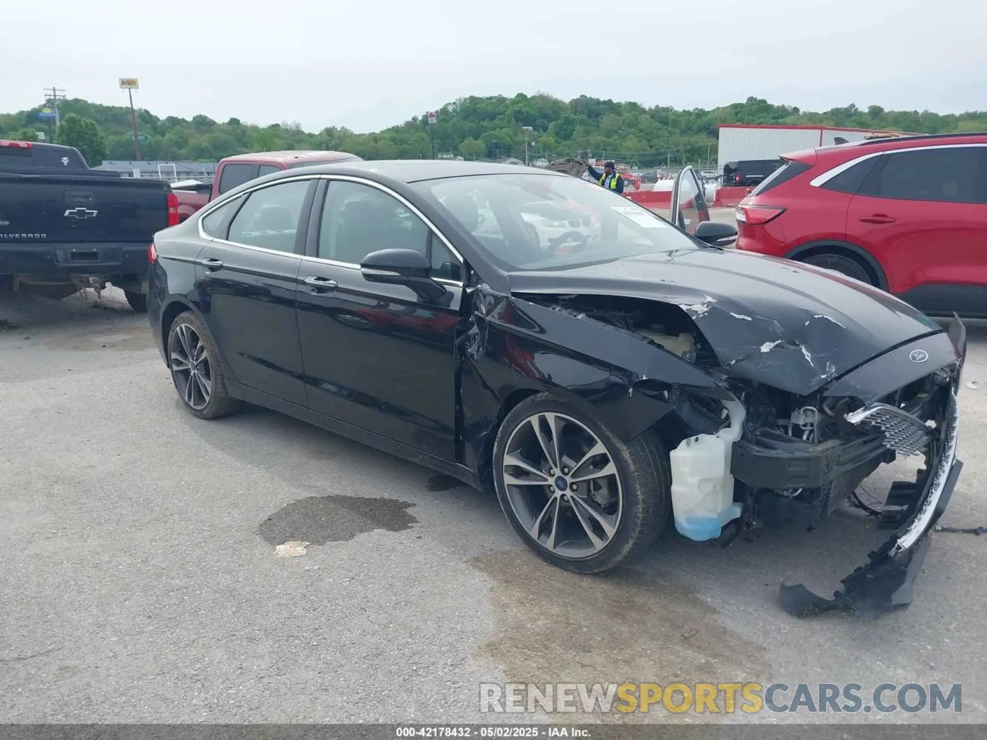 13 Photograph of a damaged car 3FA6P0D93KR221552 FORD FUSION 2019