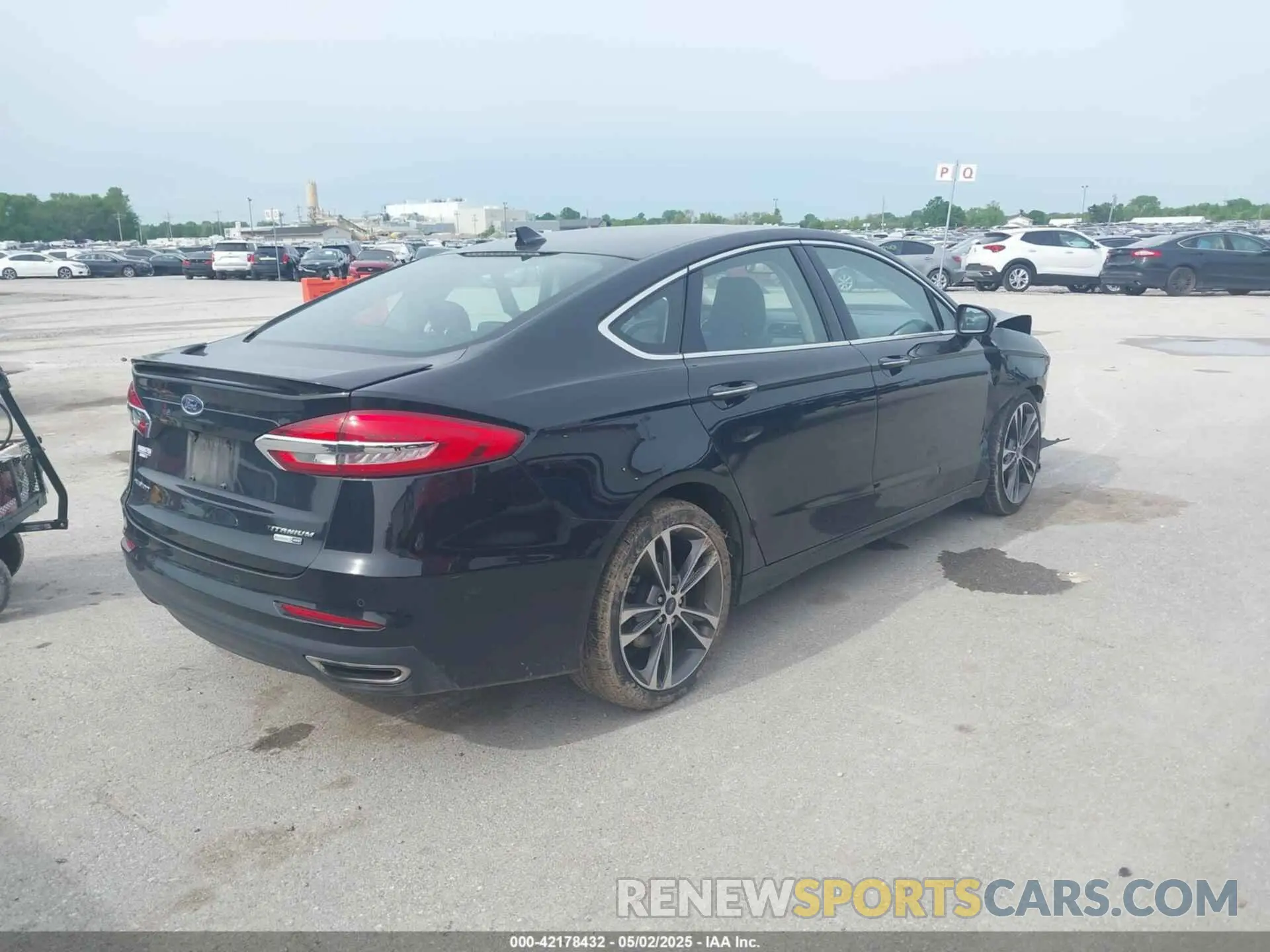 4 Photograph of a damaged car 3FA6P0D93KR221552 FORD FUSION 2019