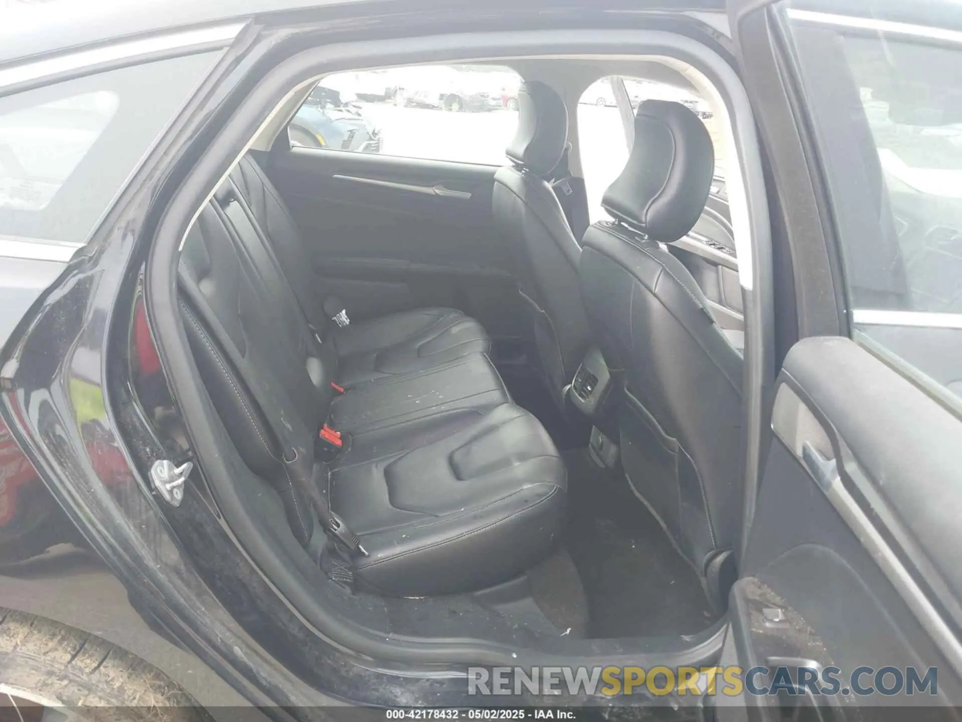 8 Photograph of a damaged car 3FA6P0D93KR221552 FORD FUSION 2019
