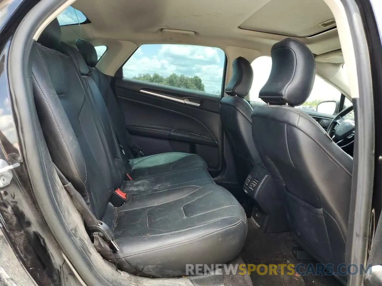10 Photograph of a damaged car 3FA6P0D98KR124041 FORD FUSION 2019