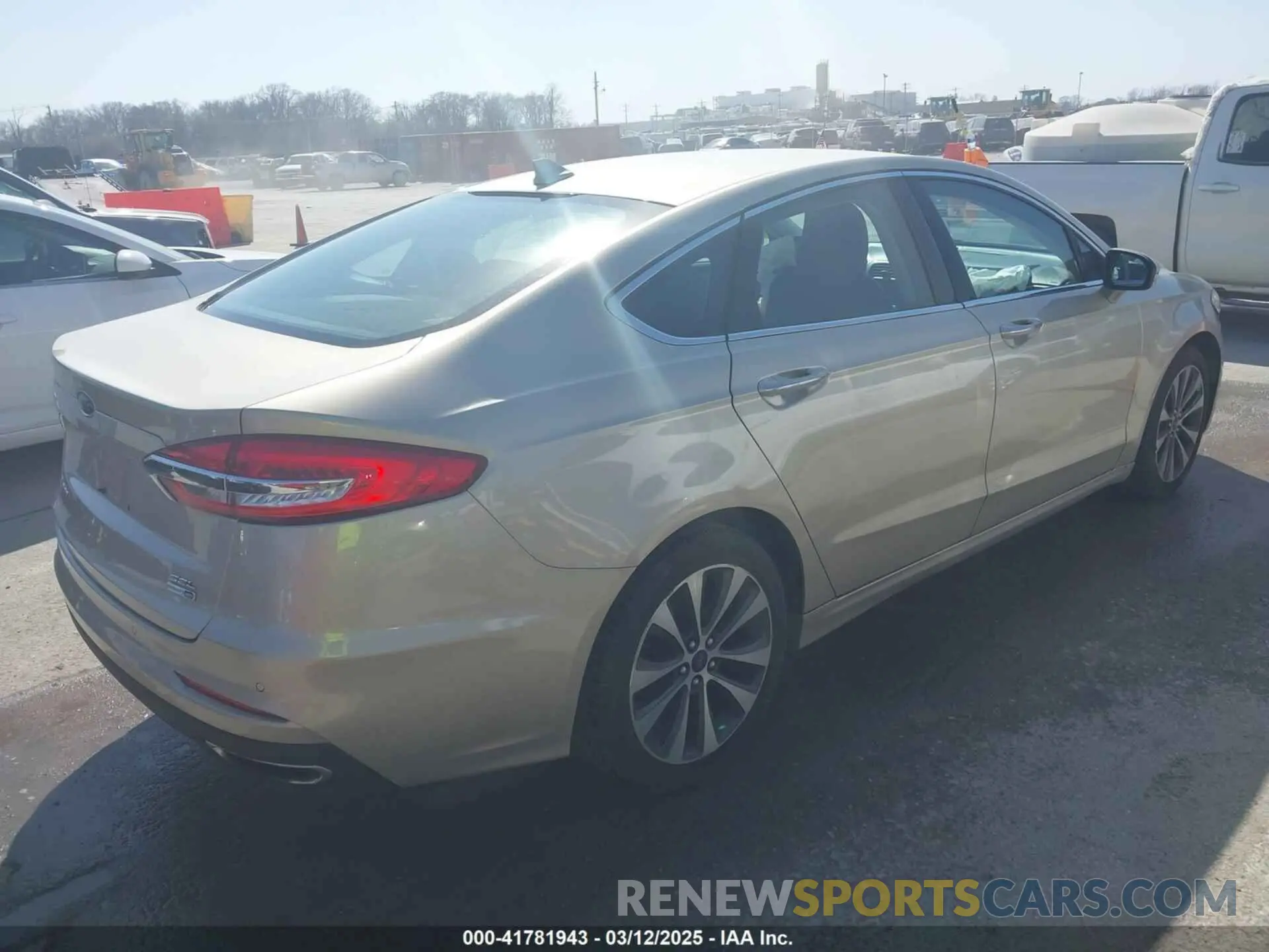 4 Фотография поврежденного автомобиля 3FA6P0E9XKR100984 FORD FUSION 2019