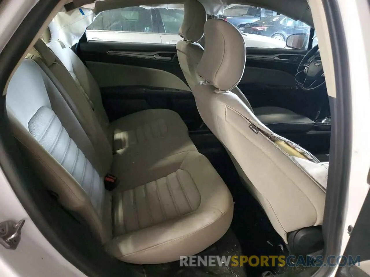 10 Photograph of a damaged car 3FA6P0G71KR195138 FORD FUSION 2019