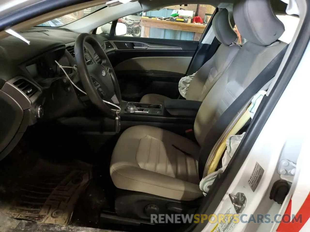 7 Photograph of a damaged car 3FA6P0G71KR195138 FORD FUSION 2019