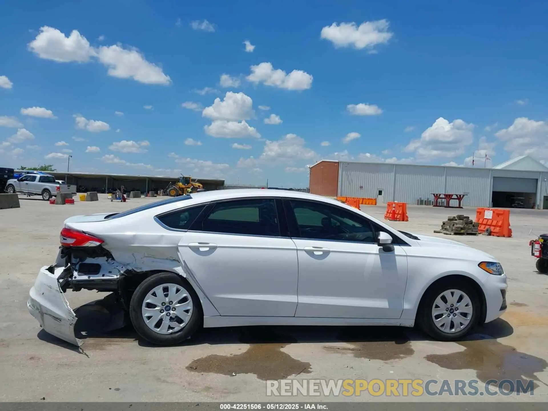13 Фотография поврежденного автомобиля 3FA6P0G71KR282537 FORD FUSION 2019