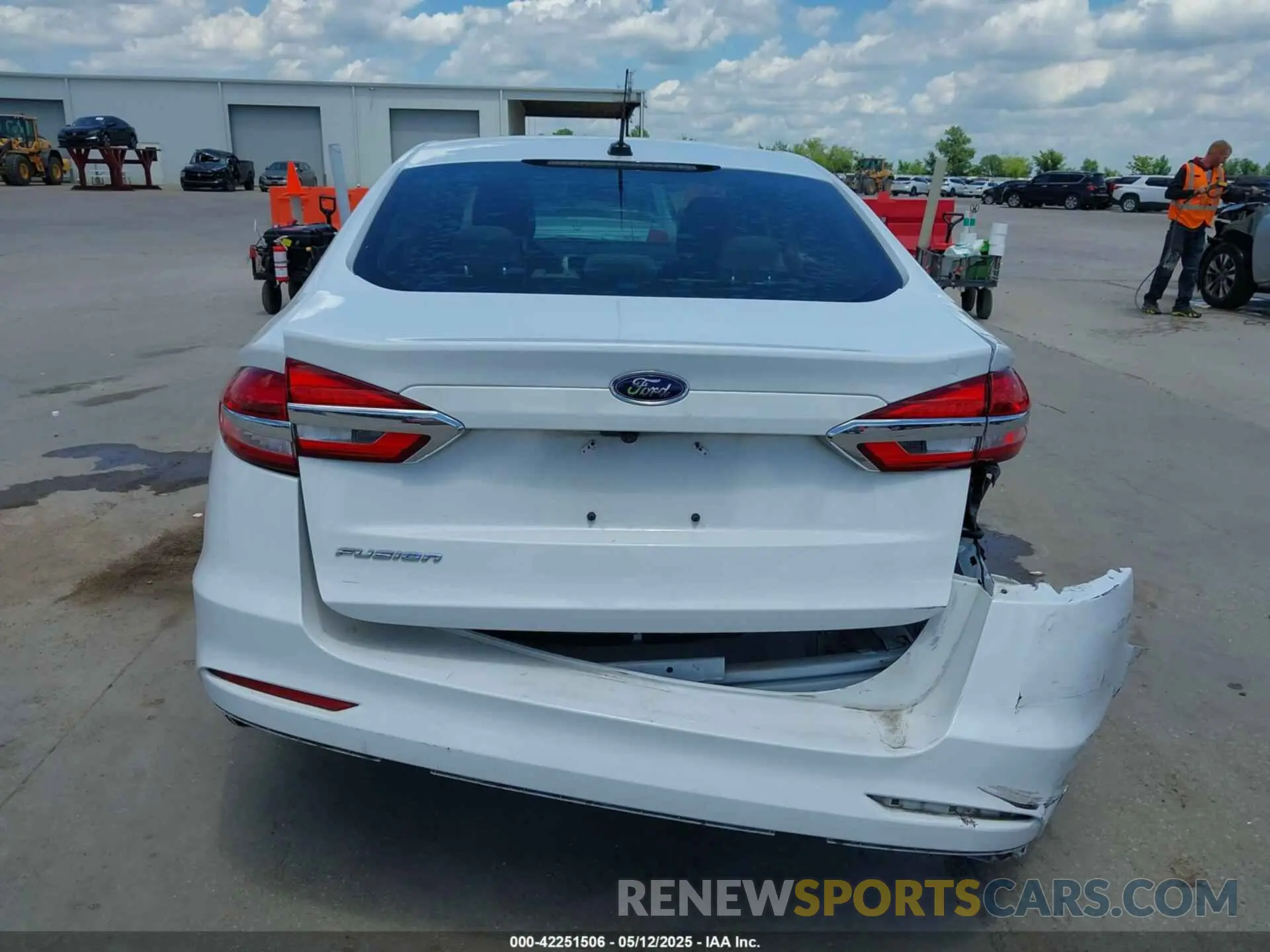 16 Фотография поврежденного автомобиля 3FA6P0G71KR282537 FORD FUSION 2019