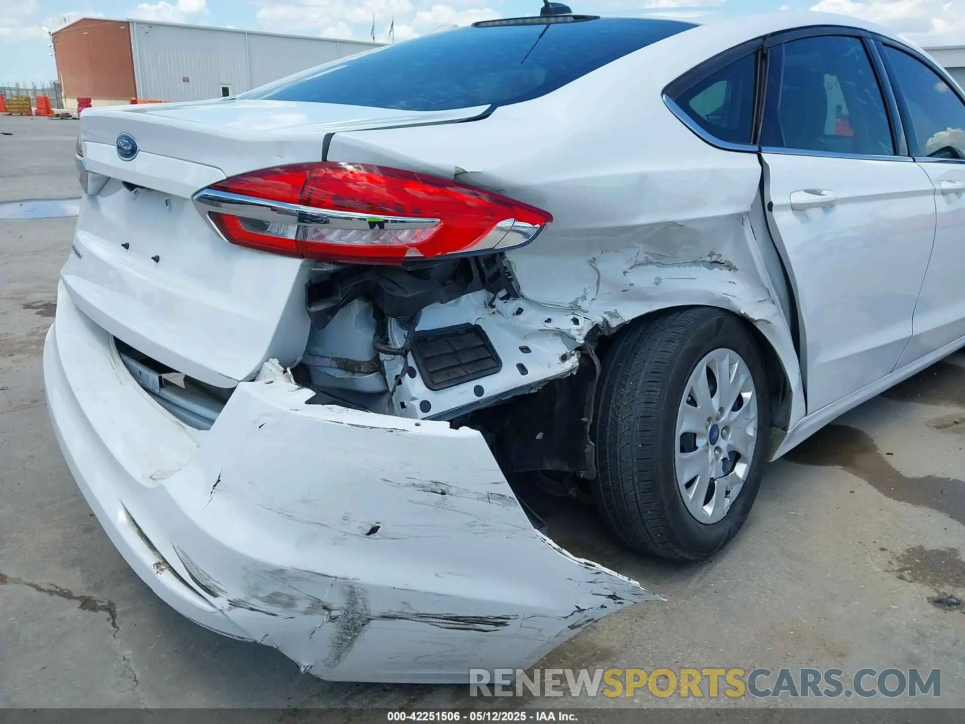 6 Фотография поврежденного автомобиля 3FA6P0G71KR282537 FORD FUSION 2019