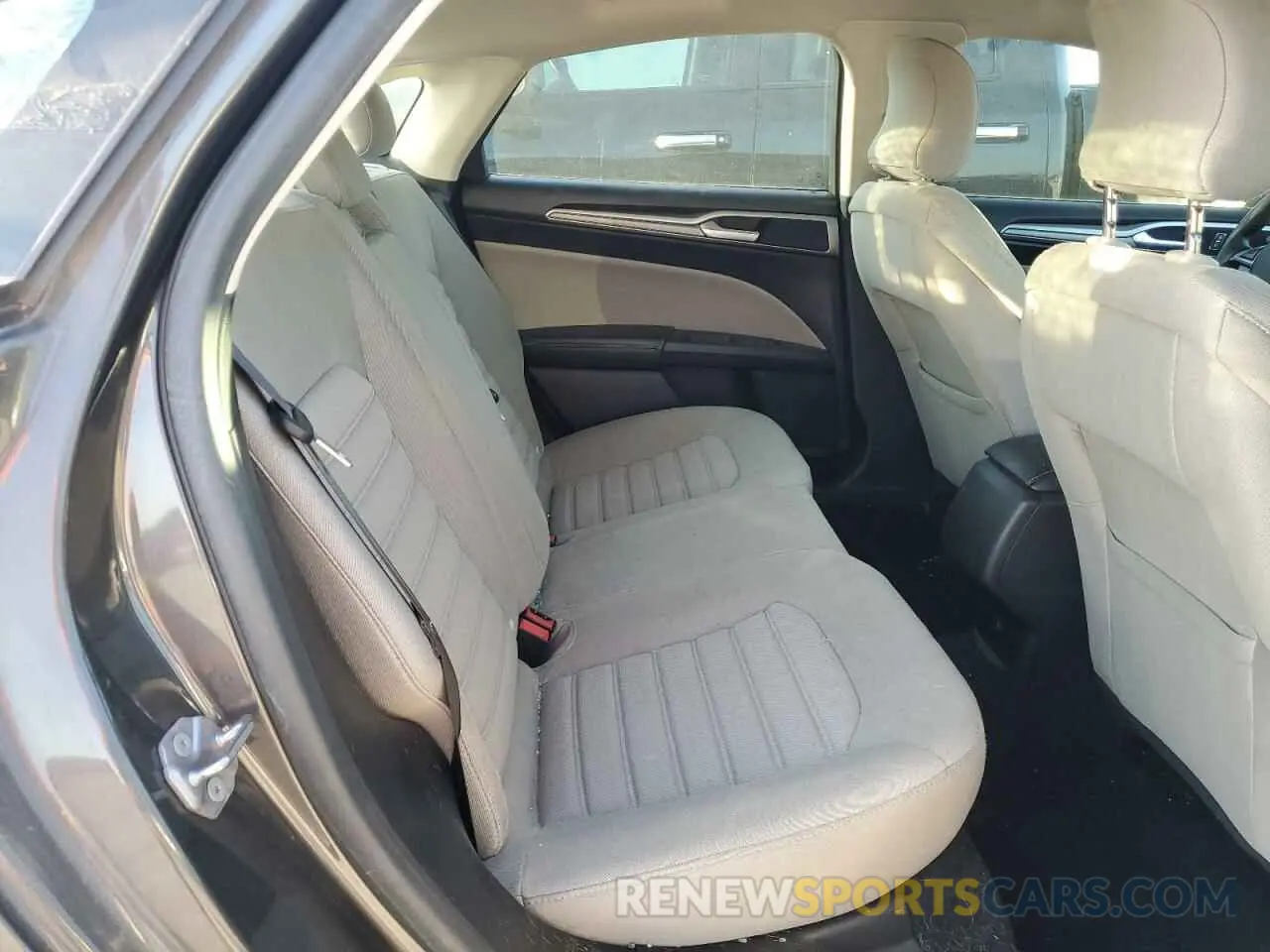 10 Photograph of a damaged car 3FA6P0G72KR193124 FORD FUSION 2019