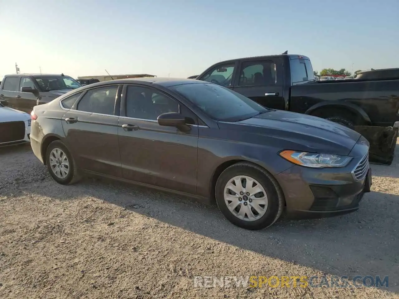 4 Photograph of a damaged car 3FA6P0G72KR193124 FORD FUSION 2019