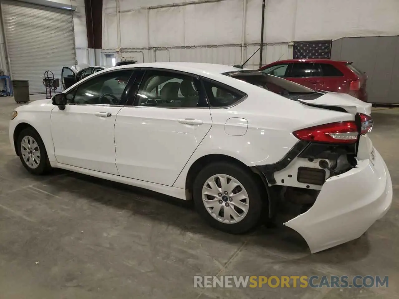 2 Фотография поврежденного автомобиля 3FA6P0G72KR199618 FORD FUSION 2019