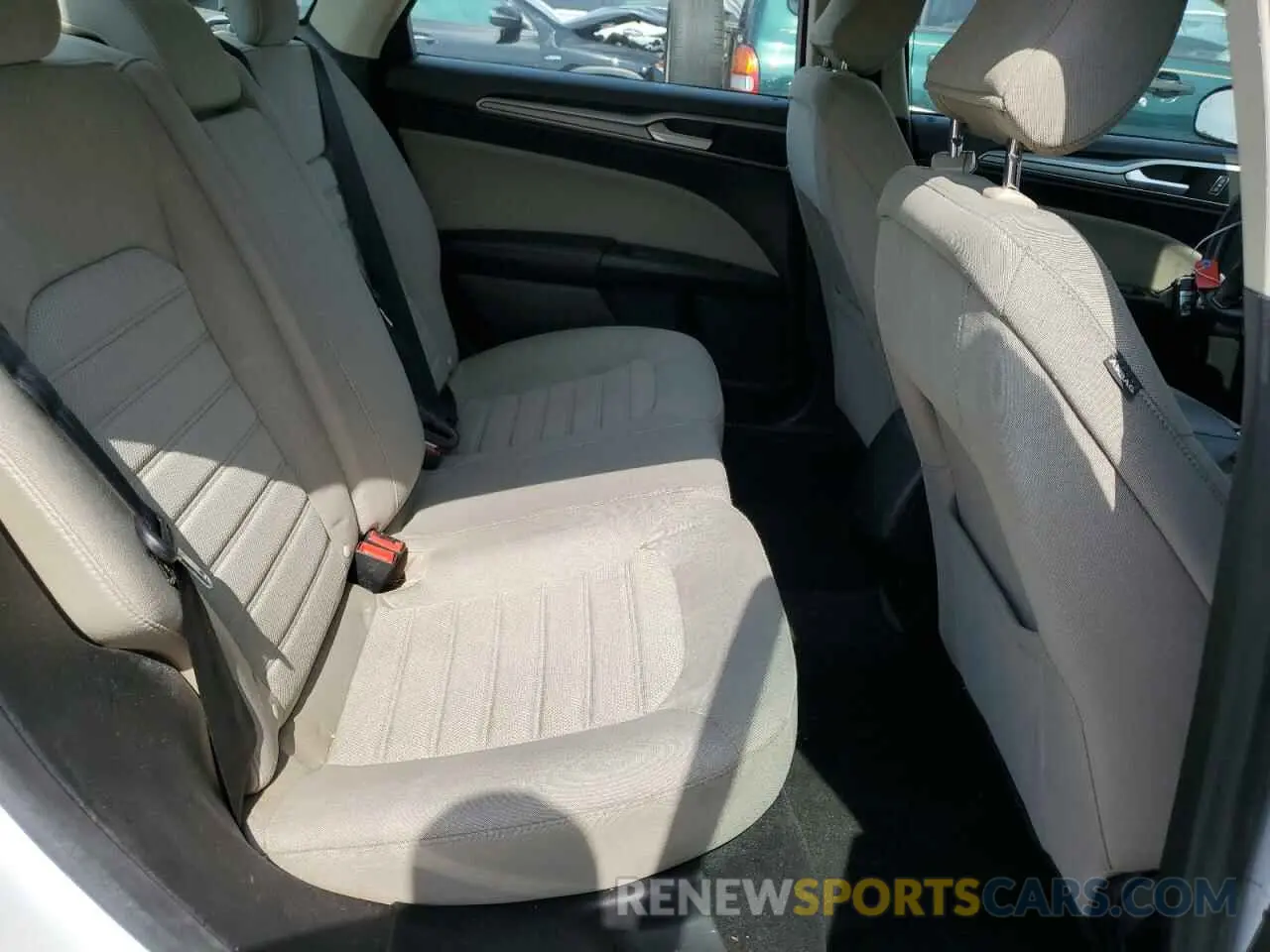 10 Photograph of a damaged car 3FA6P0G72KR267786 FORD FUSION 2019