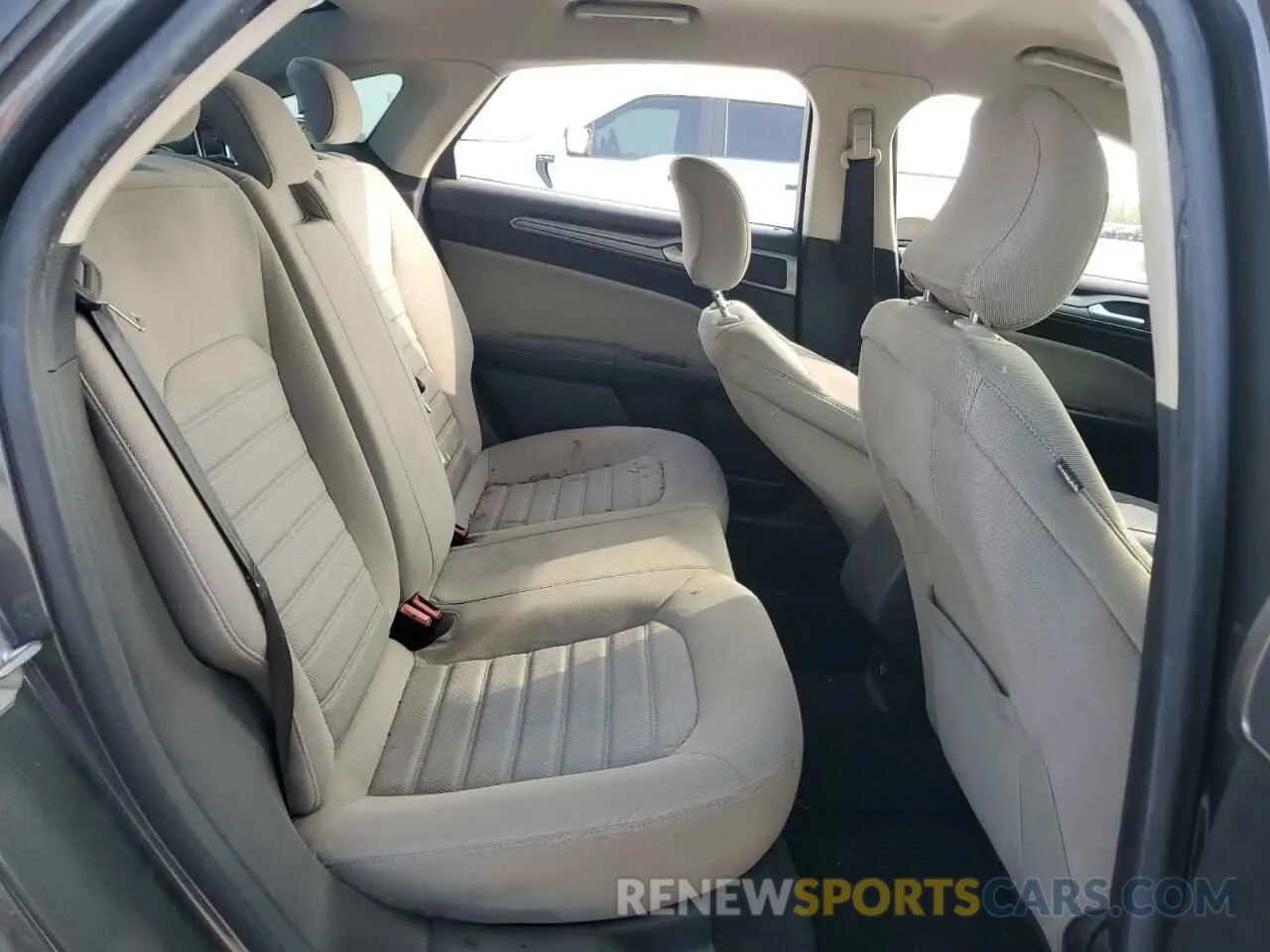 10 Photograph of a damaged car 3FA6P0G73KR282748 FORD FUSION 2019