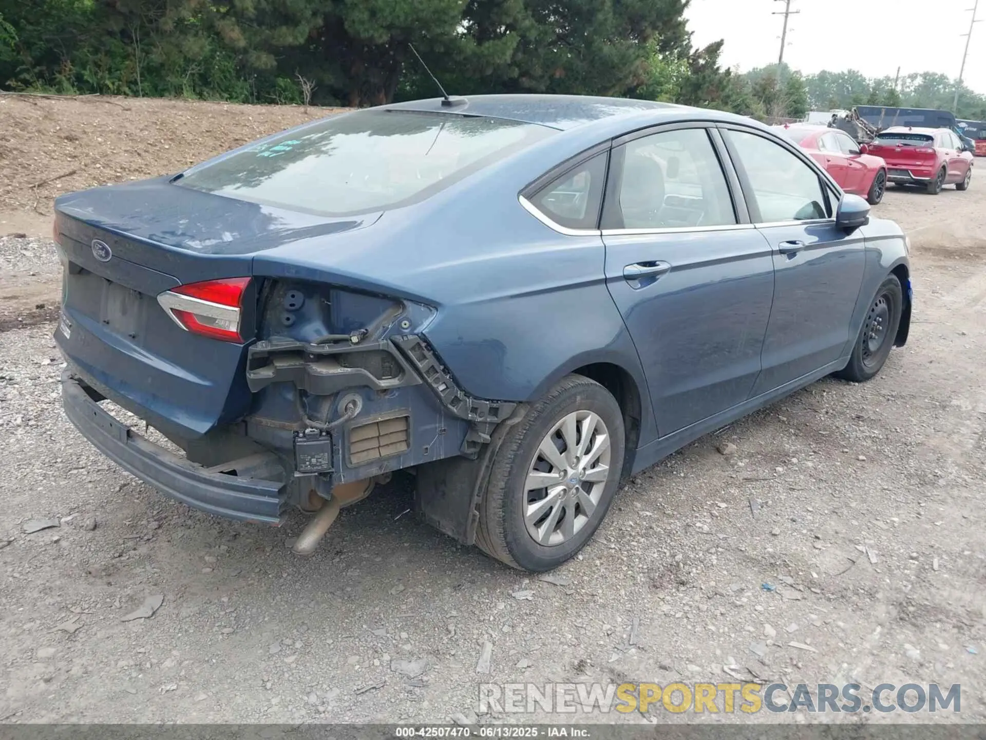 4 Photograph of a damaged car 3FA6P0G76KR102002 FORD FUSION 2019