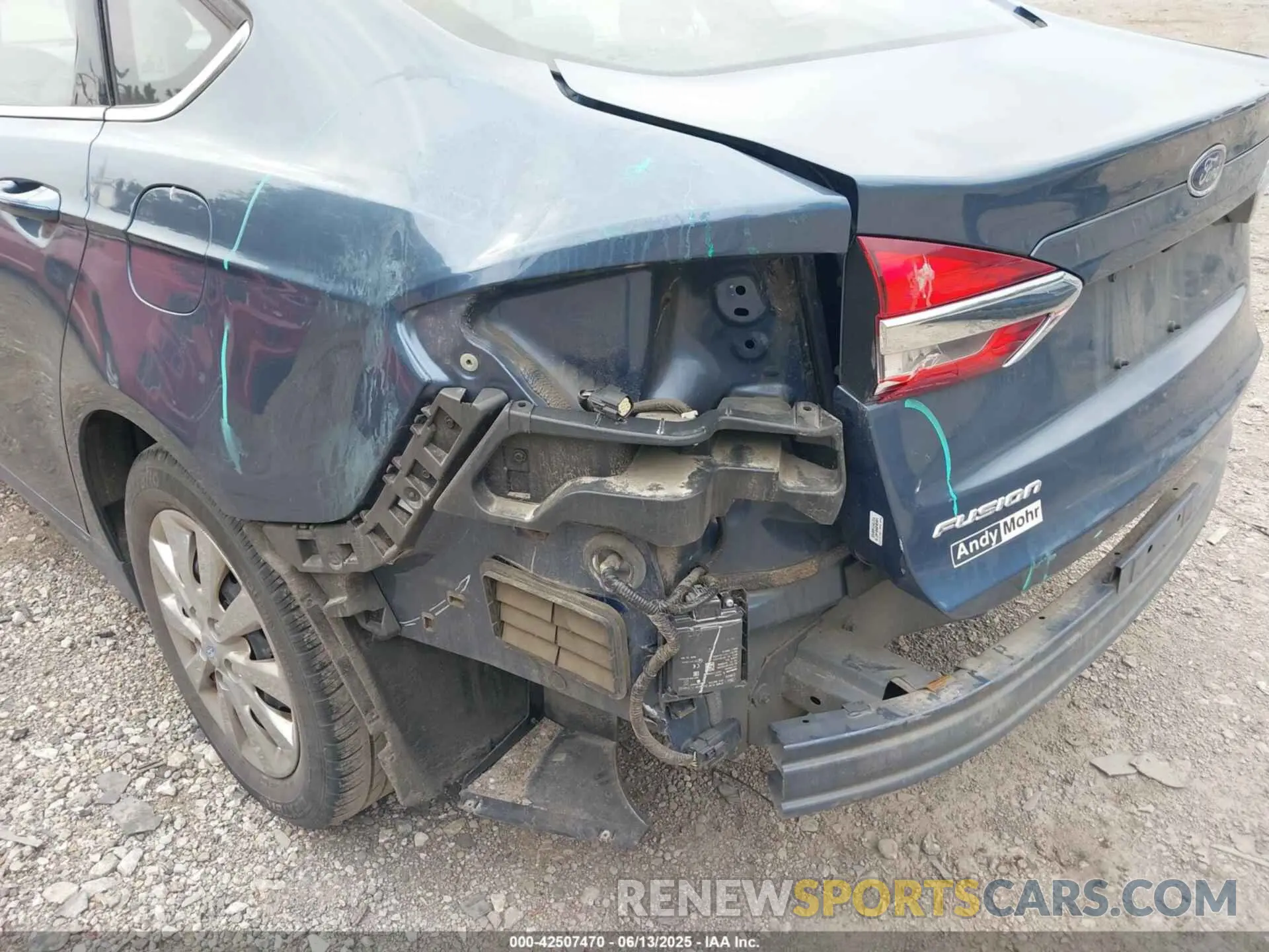 6 Photograph of a damaged car 3FA6P0G76KR102002 FORD FUSION 2019