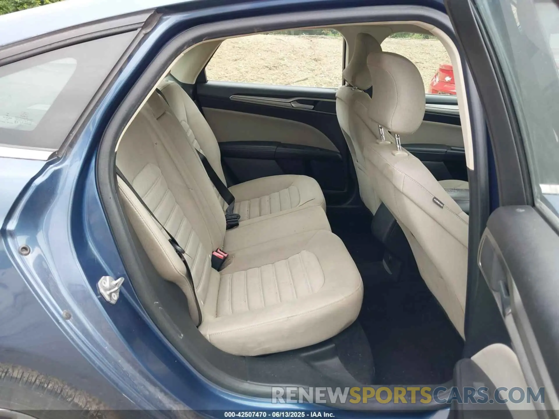 8 Photograph of a damaged car 3FA6P0G76KR102002 FORD FUSION 2019