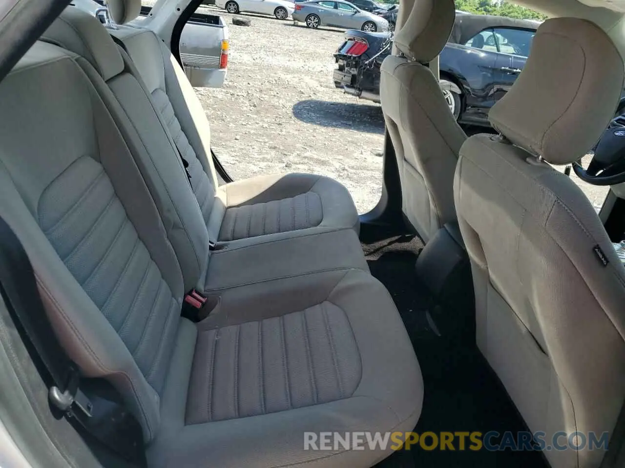 10 Photograph of a damaged car 3FA6P0G76KR133489 FORD FUSION 2019