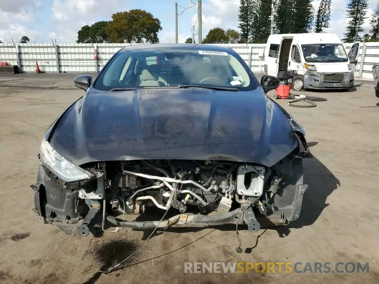 5 Фотография поврежденного автомобиля 3FA6P0G76KR209891 FORD FUSION 2019