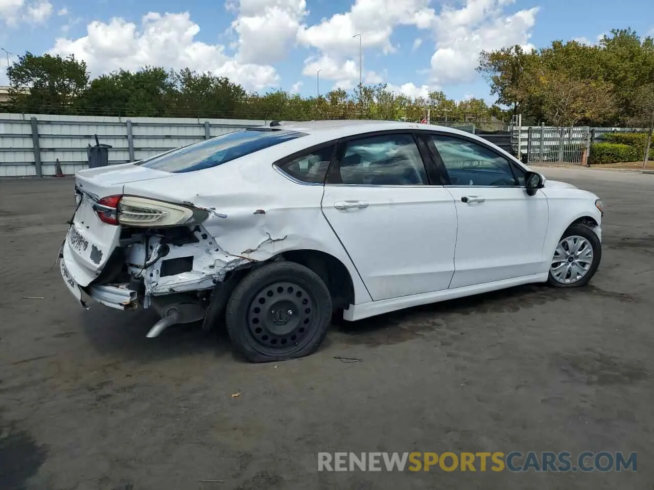 3 Фотография поврежденного автомобиля 3FA6P0G76KR229610 FORD FUSION 2019