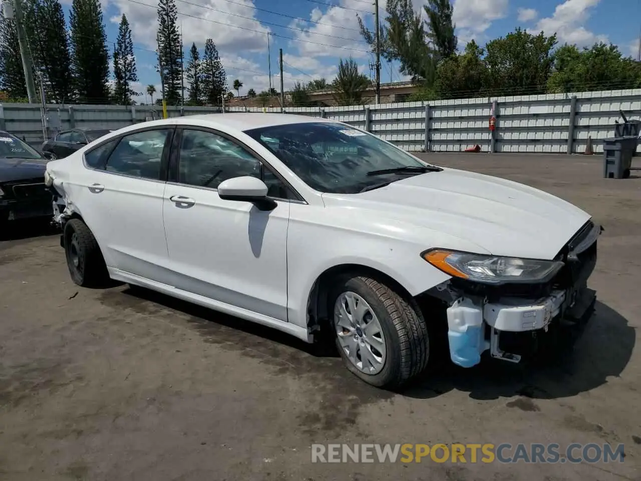 4 Фотография поврежденного автомобиля 3FA6P0G76KR229610 FORD FUSION 2019