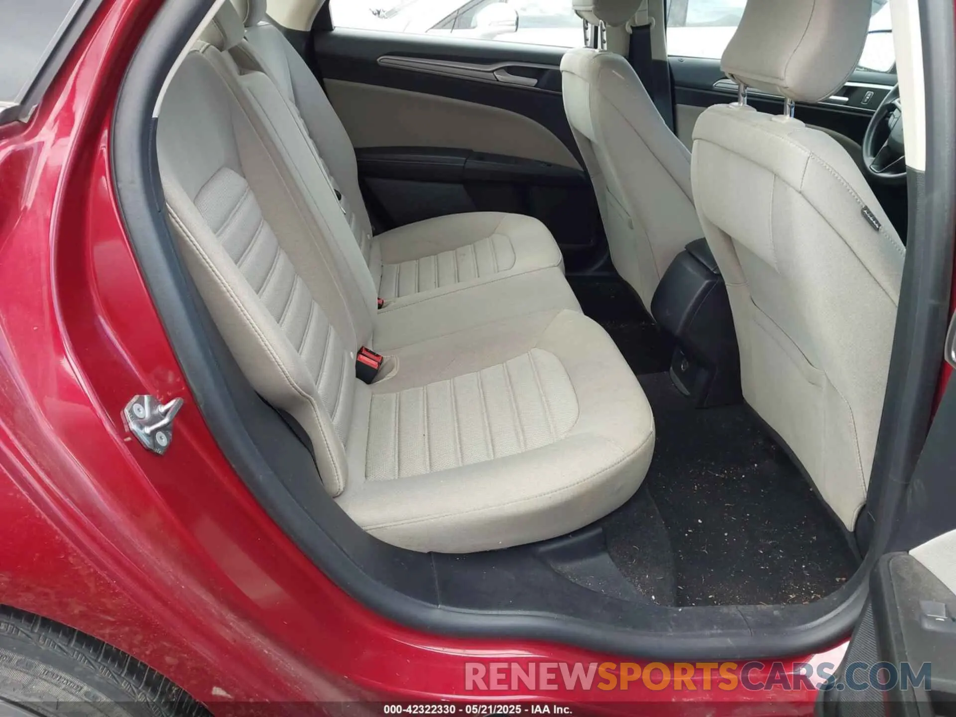 8 Photograph of a damaged car 3FA6P0G76KR233267 FORD FUSION 2019
