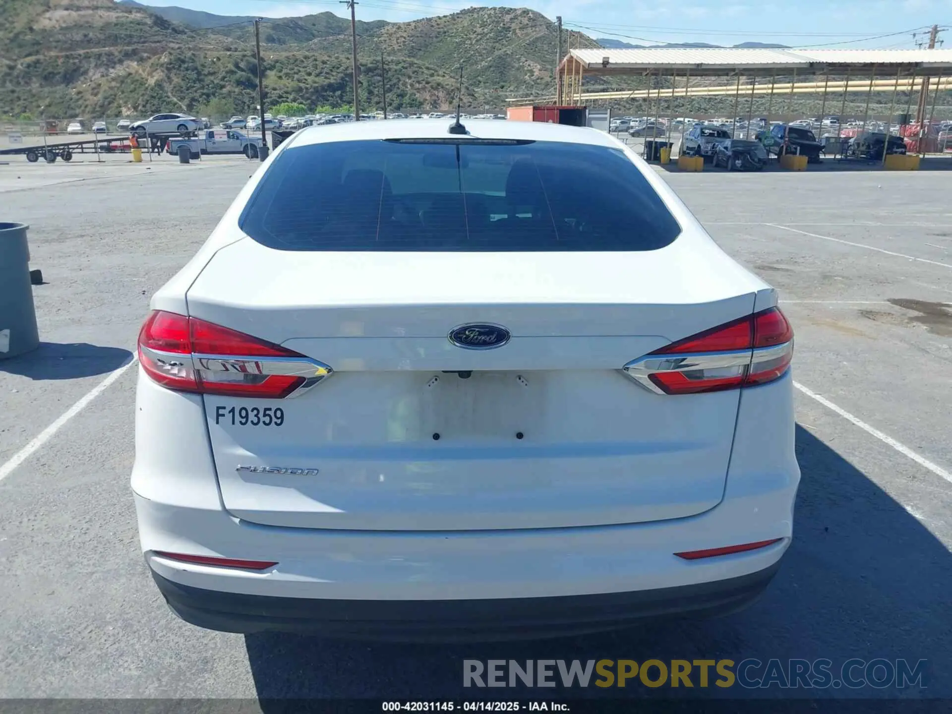 16 Photograph of a damaged car 3FA6P0G77KR218129 FORD FUSION 2019