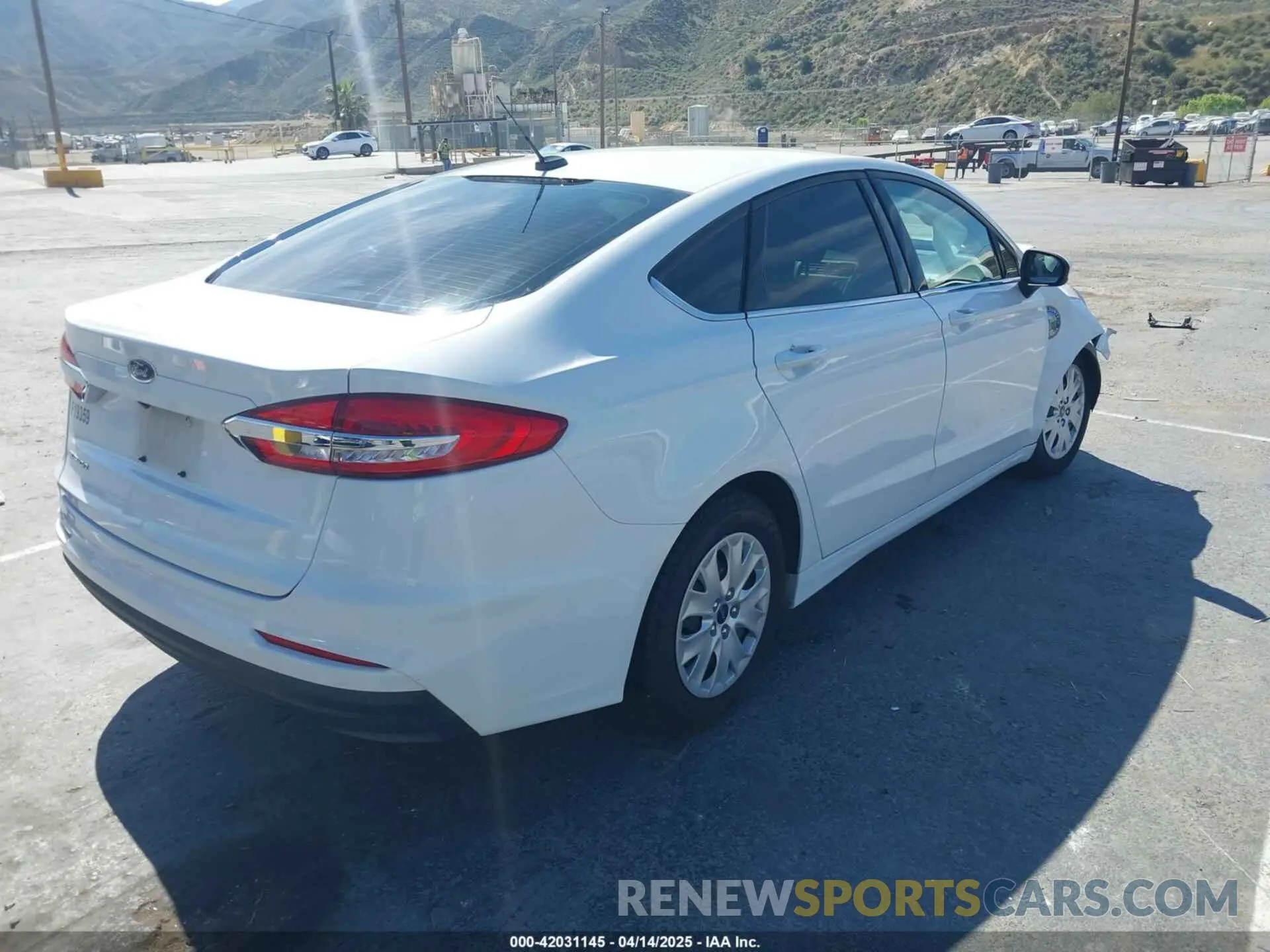 4 Photograph of a damaged car 3FA6P0G77KR218129 FORD FUSION 2019