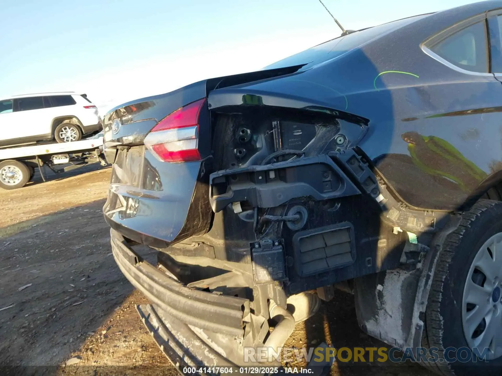 17 Photograph of a damaged car 3FA6P0G78KR194956 FORD FUSION 2019