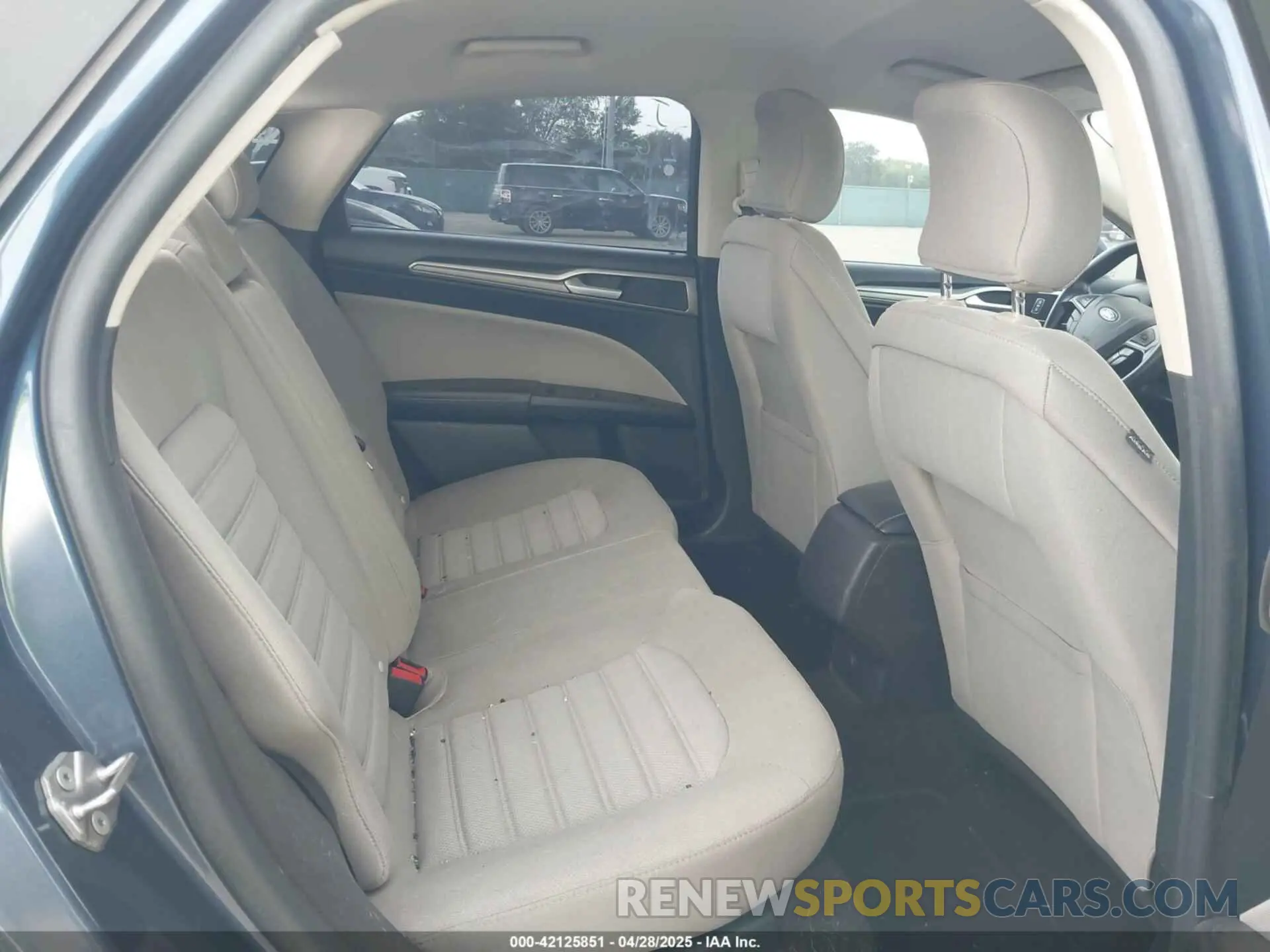 8 Photograph of a damaged car 3FA6P0G79KR148004 FORD FUSION 2019