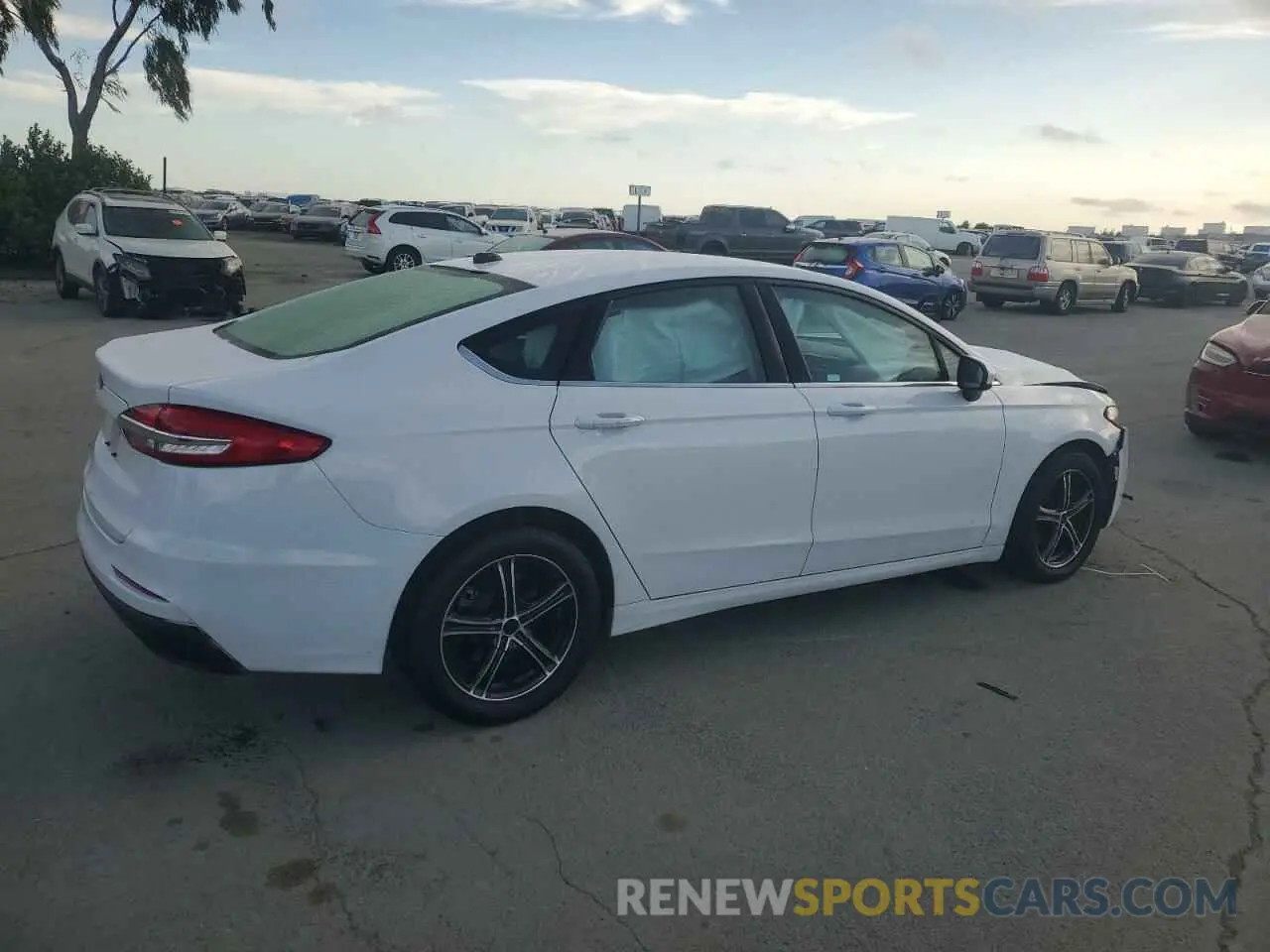 3 Фотография поврежденного автомобиля 3FA6P0G7XKR108675 FORD FUSION 2019