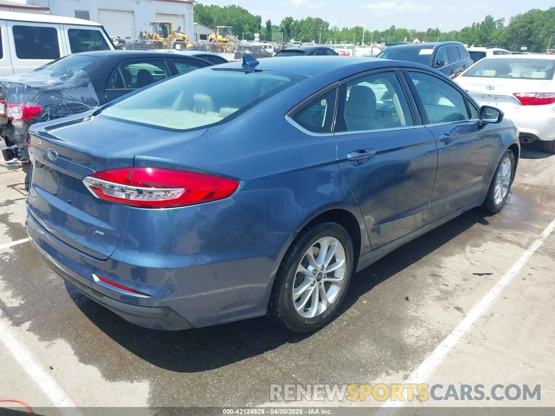 4 Фотография поврежденного автомобиля 3FA6P0H72KR123170 FORD FUSION 2019