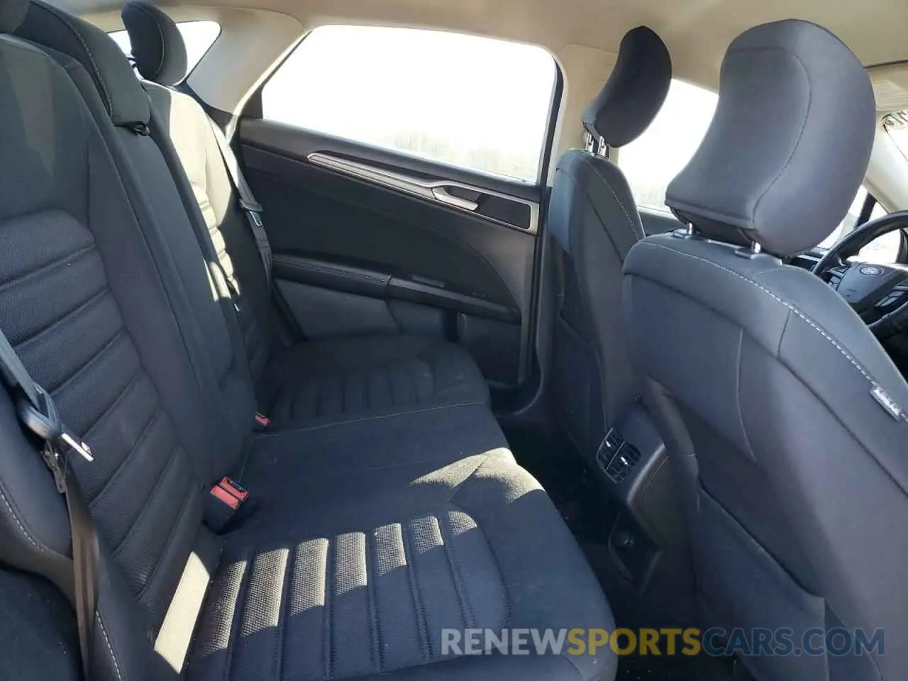 10 Фотография поврежденного автомобиля 3FA6P0H74KR123221 FORD FUSION 2019