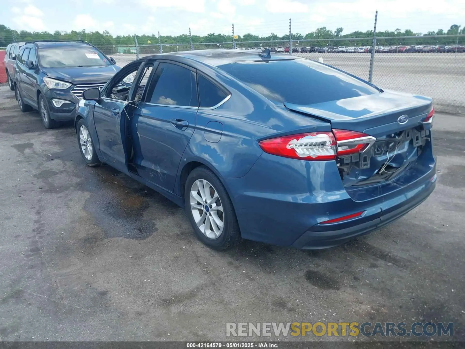 3 Фотография поврежденного автомобиля 3FA6P0H75KR123261 FORD FUSION 2019