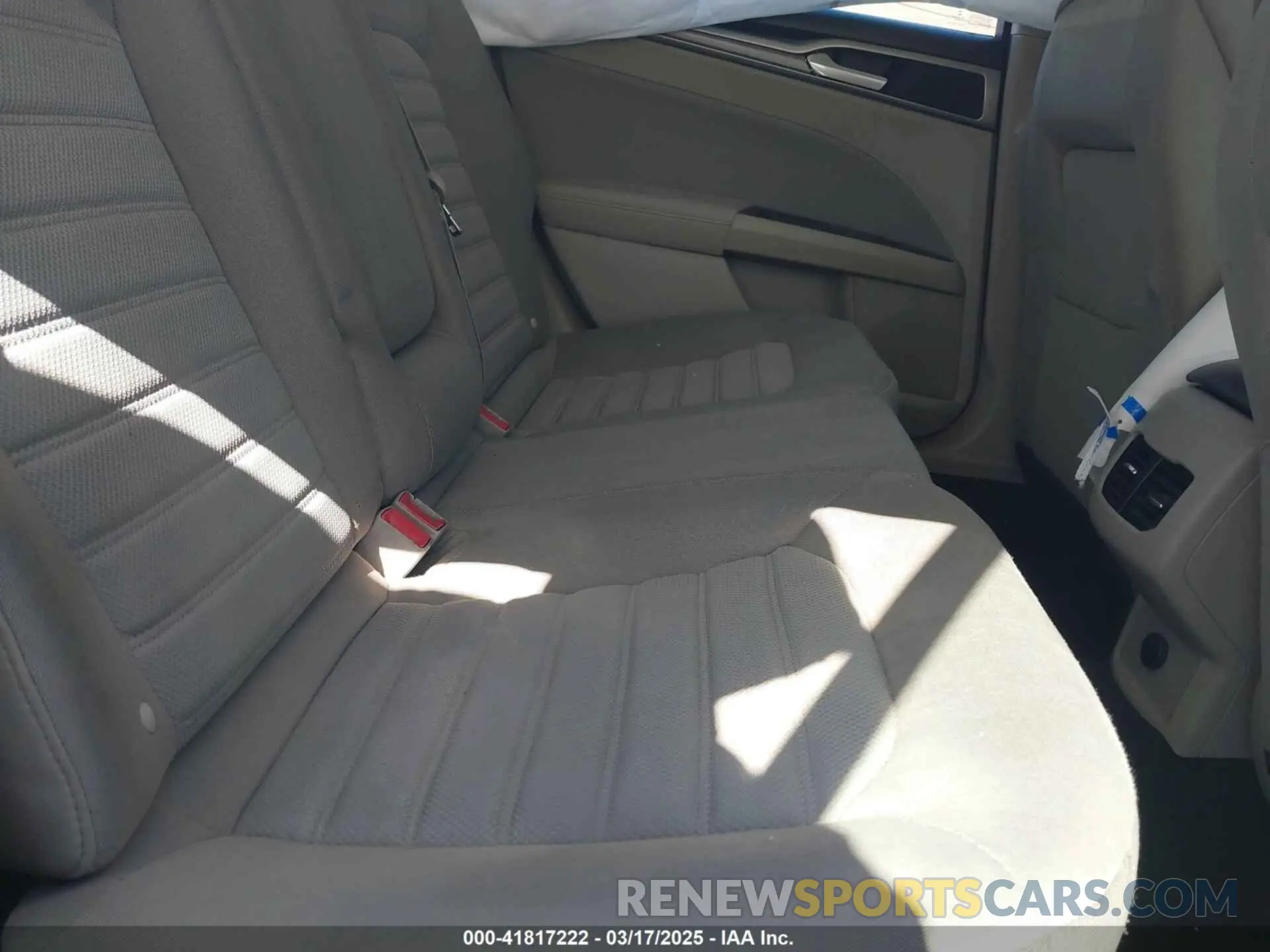 8 Photograph of a damaged car 3FA6P0H75KR238698 FORD FUSION 2019