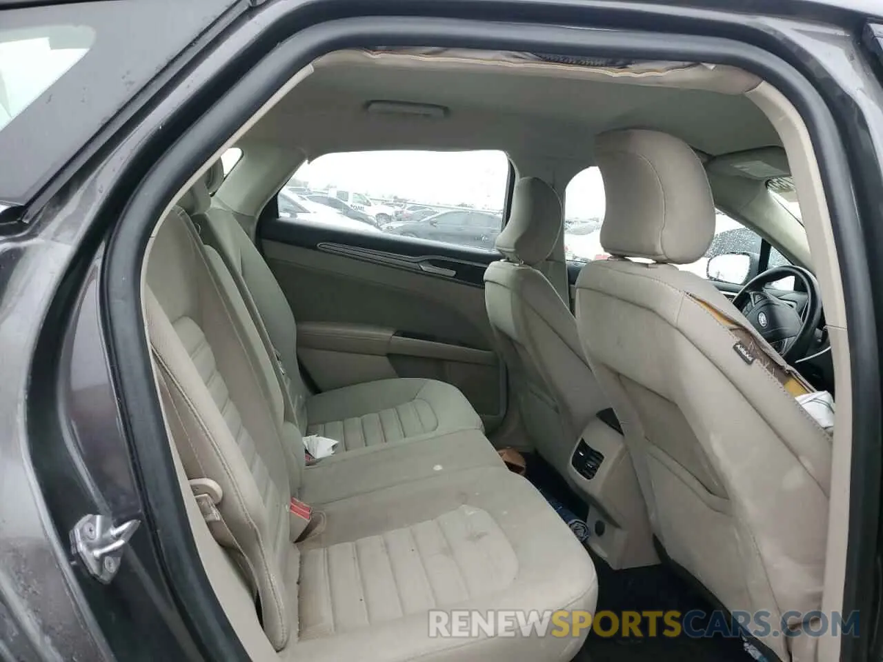 10 Photograph of a damaged car 3FA6P0H78KR152057 FORD FUSION 2019