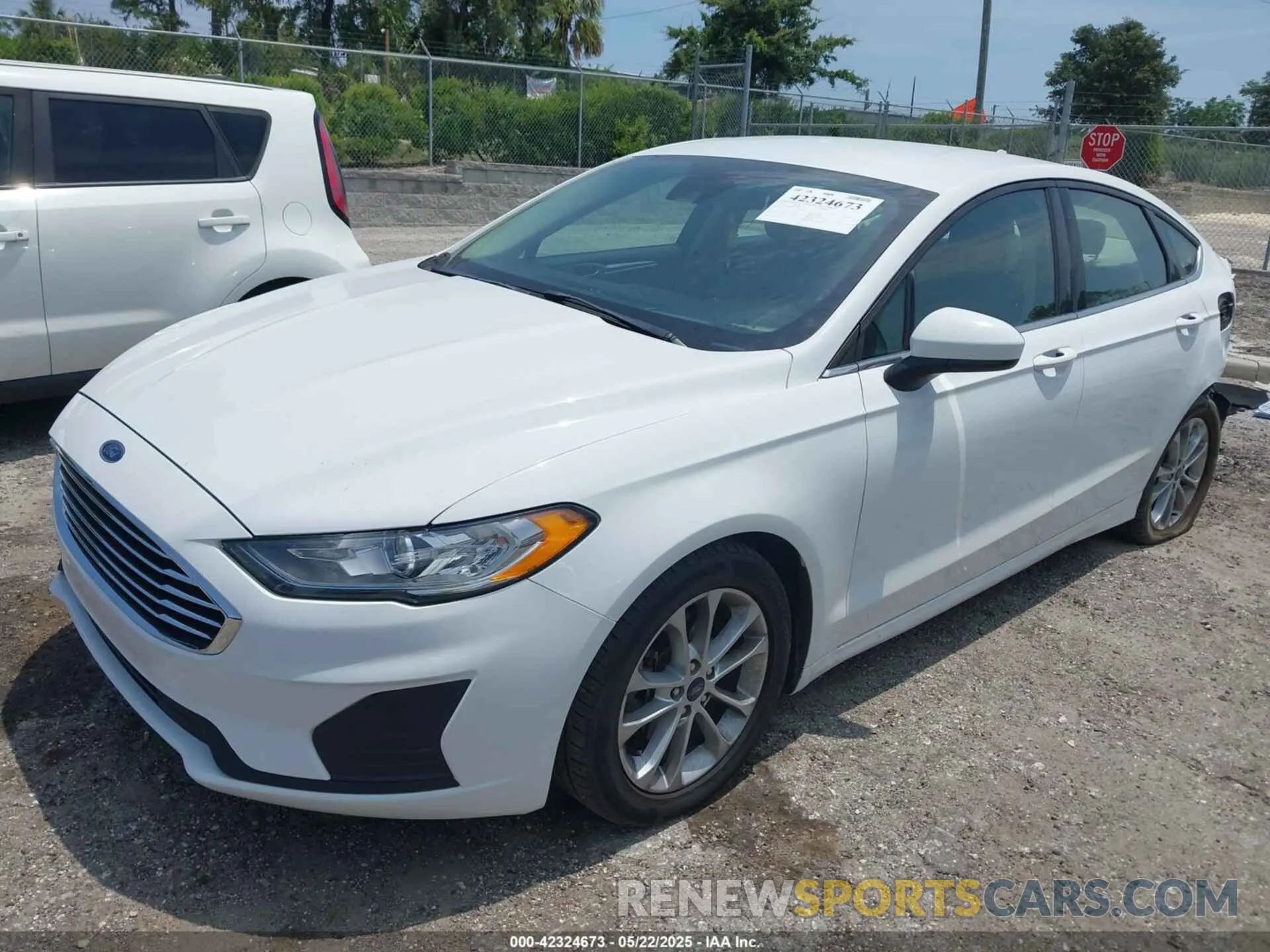 2 Photograph of a damaged car 3FA6P0HD0KR145819 FORD FUSION 2019