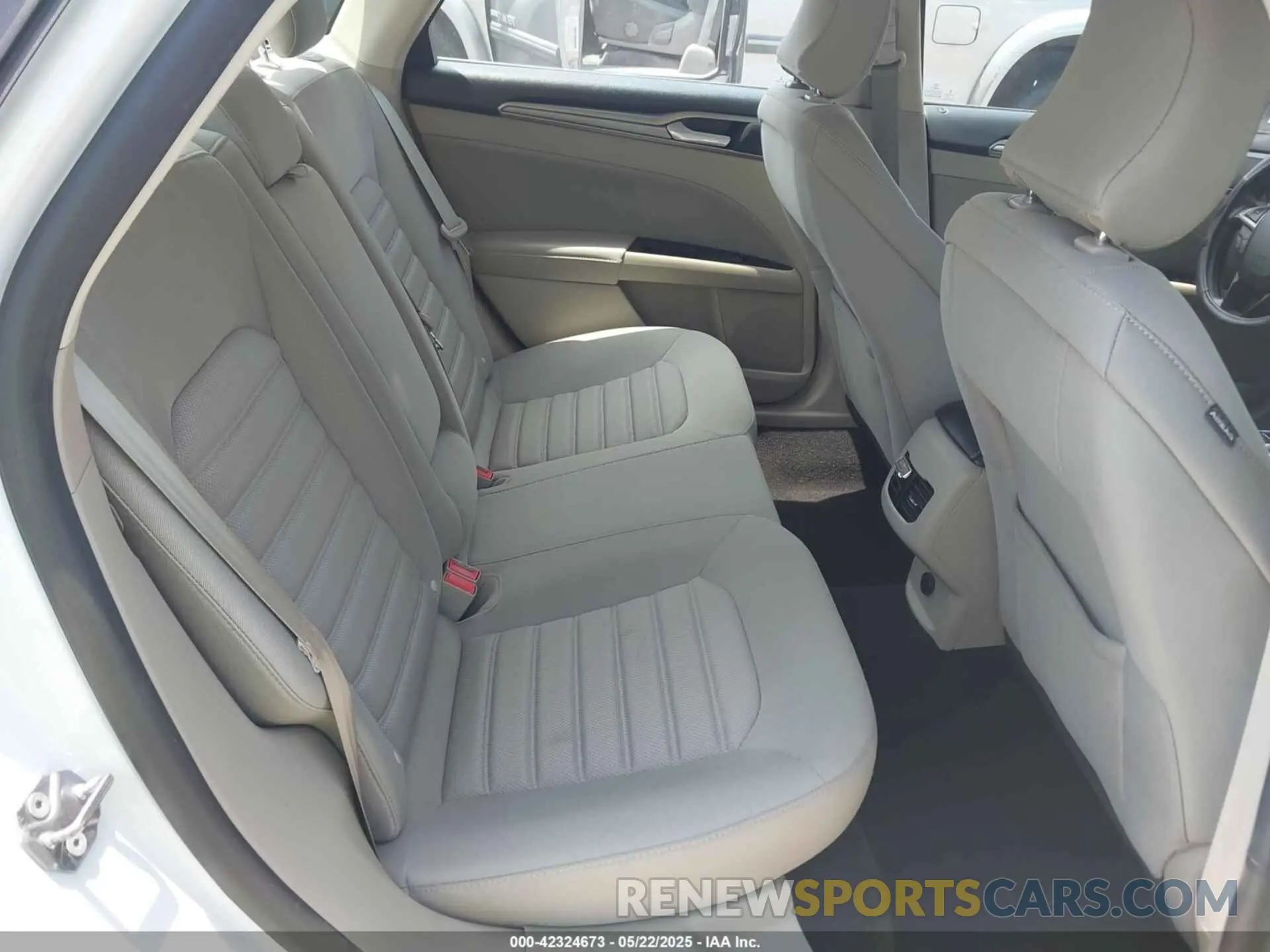 8 Photograph of a damaged car 3FA6P0HD0KR145819 FORD FUSION 2019