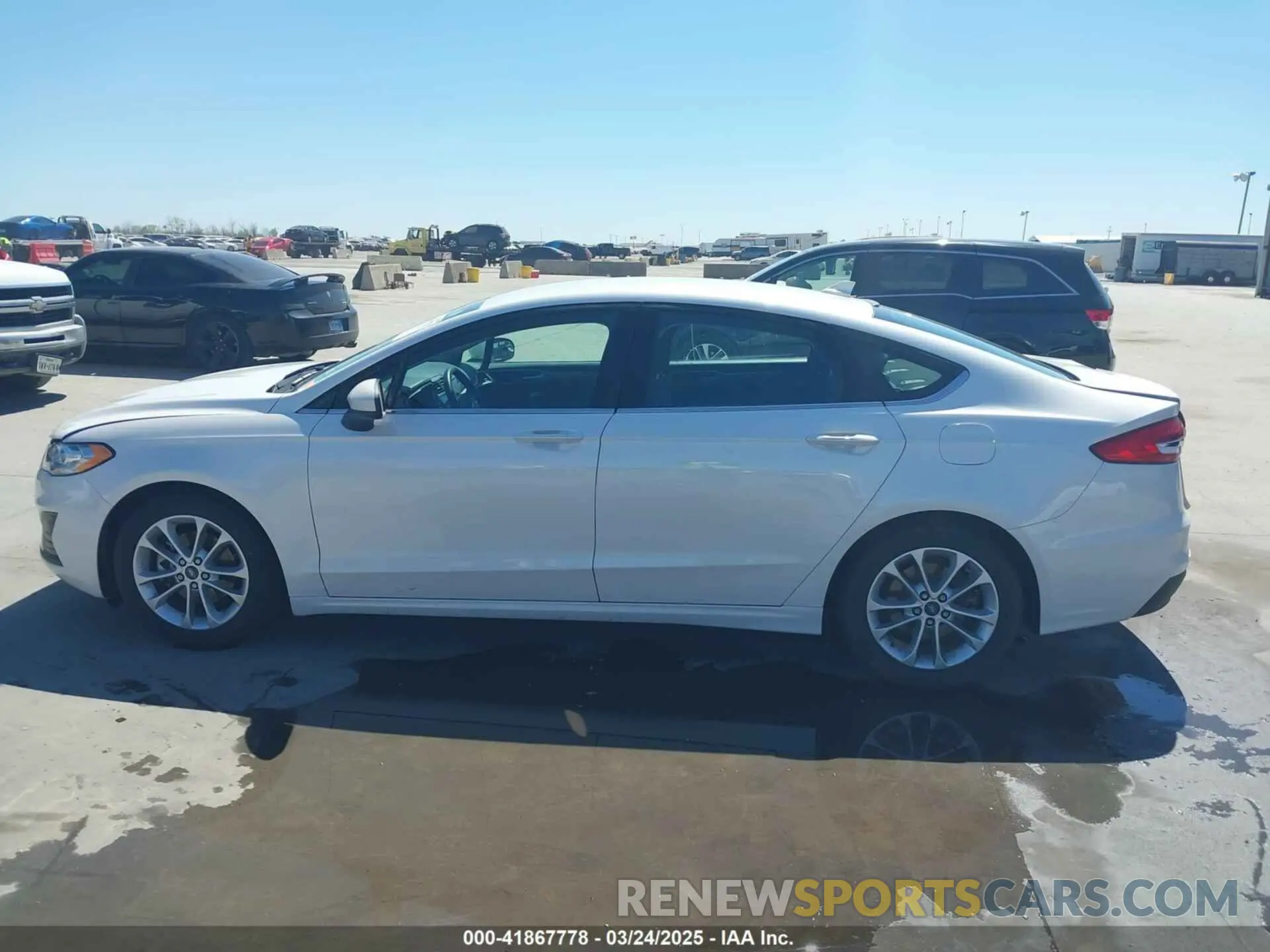14 Photograph of a damaged car 3FA6P0HD0KR215531 FORD FUSION 2019