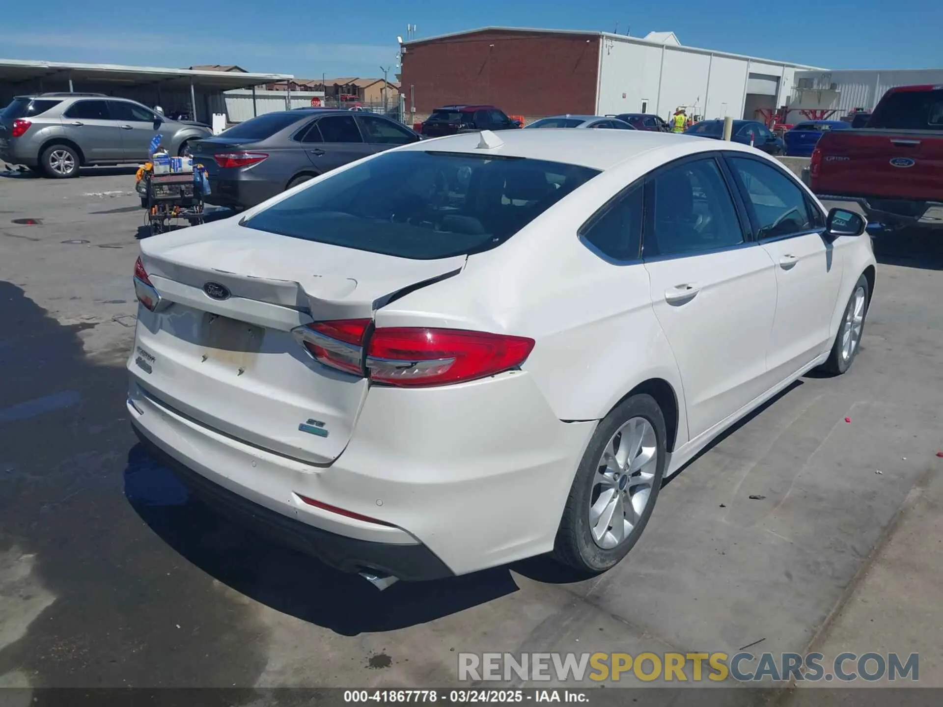 4 Photograph of a damaged car 3FA6P0HD0KR215531 FORD FUSION 2019