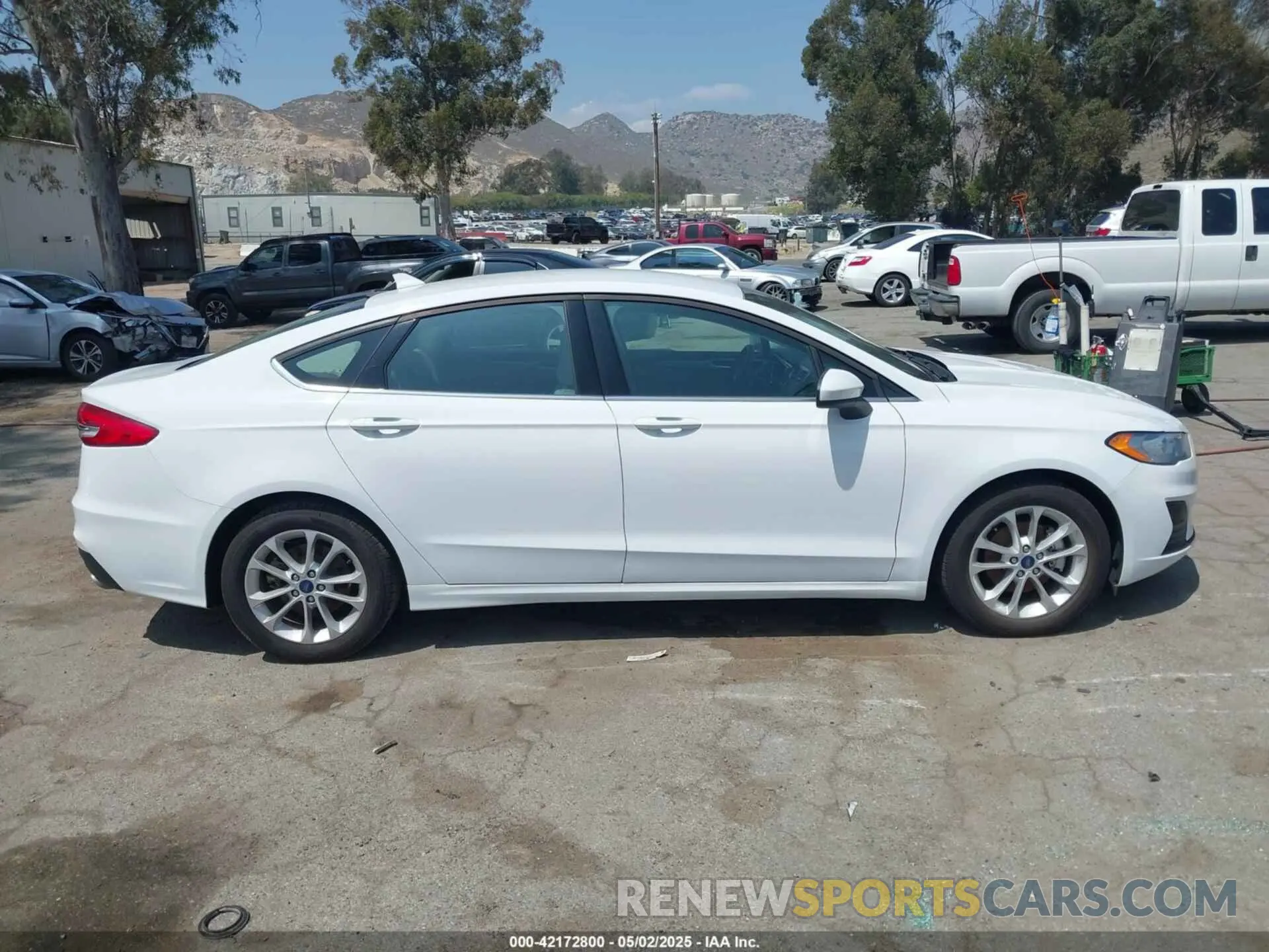 13 Photograph of a damaged car 3FA6P0HD0KR269136 FORD FUSION 2019