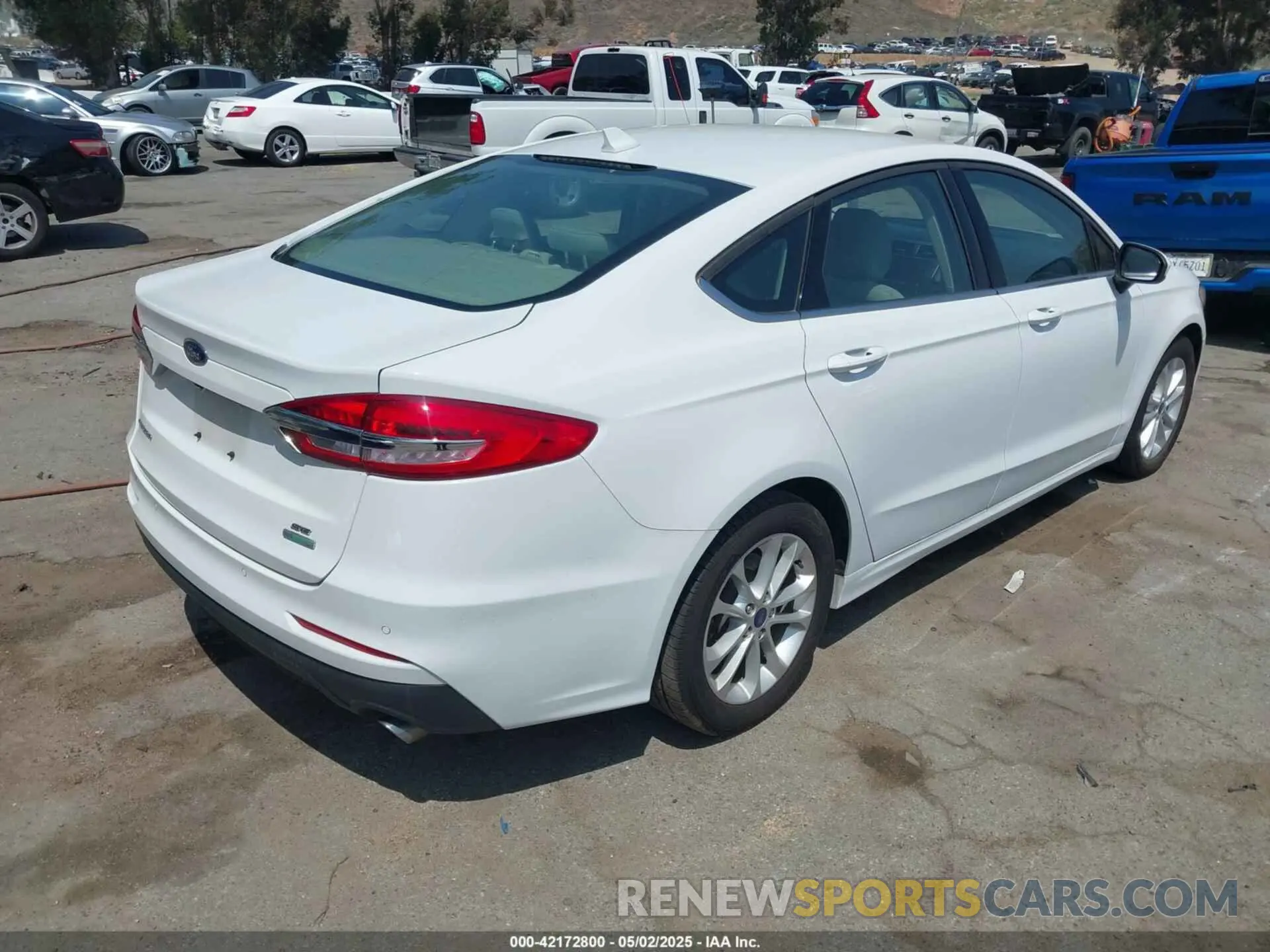 4 Photograph of a damaged car 3FA6P0HD0KR269136 FORD FUSION 2019