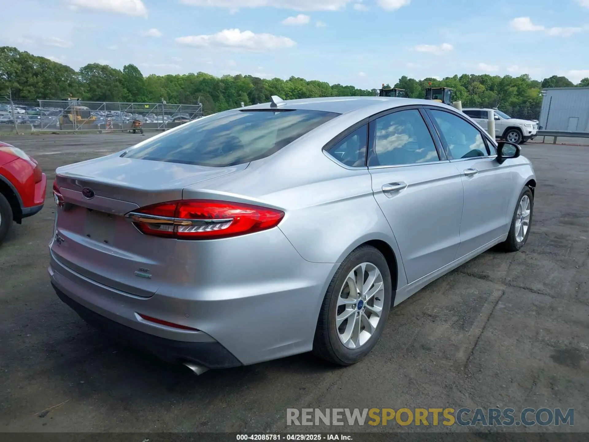 4 Фотография поврежденного автомобиля 3FA6P0HD1KR126681 FORD FUSION 2019